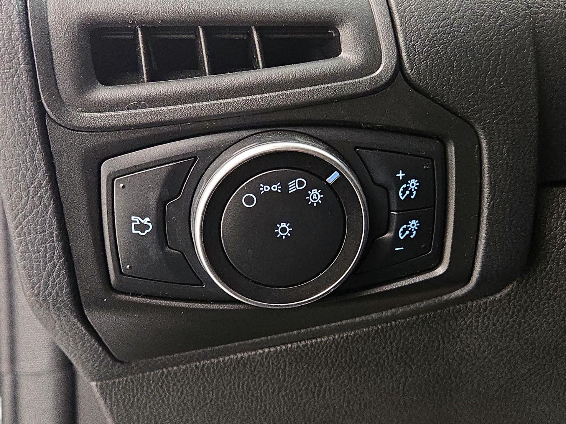 Thumbnail: 2016 Ford Focus - 13