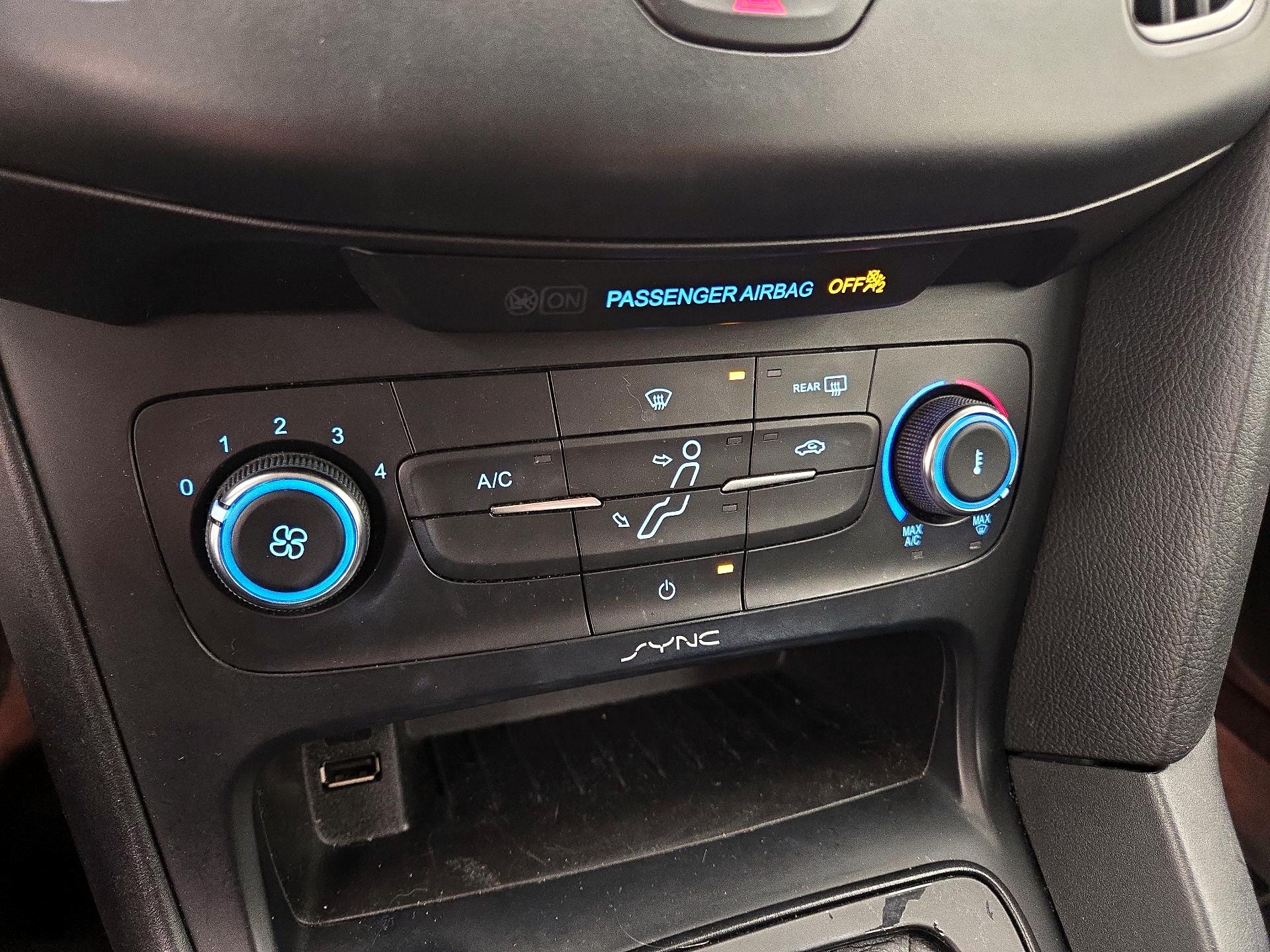 Thumbnail: 2016 Ford Focus - 16