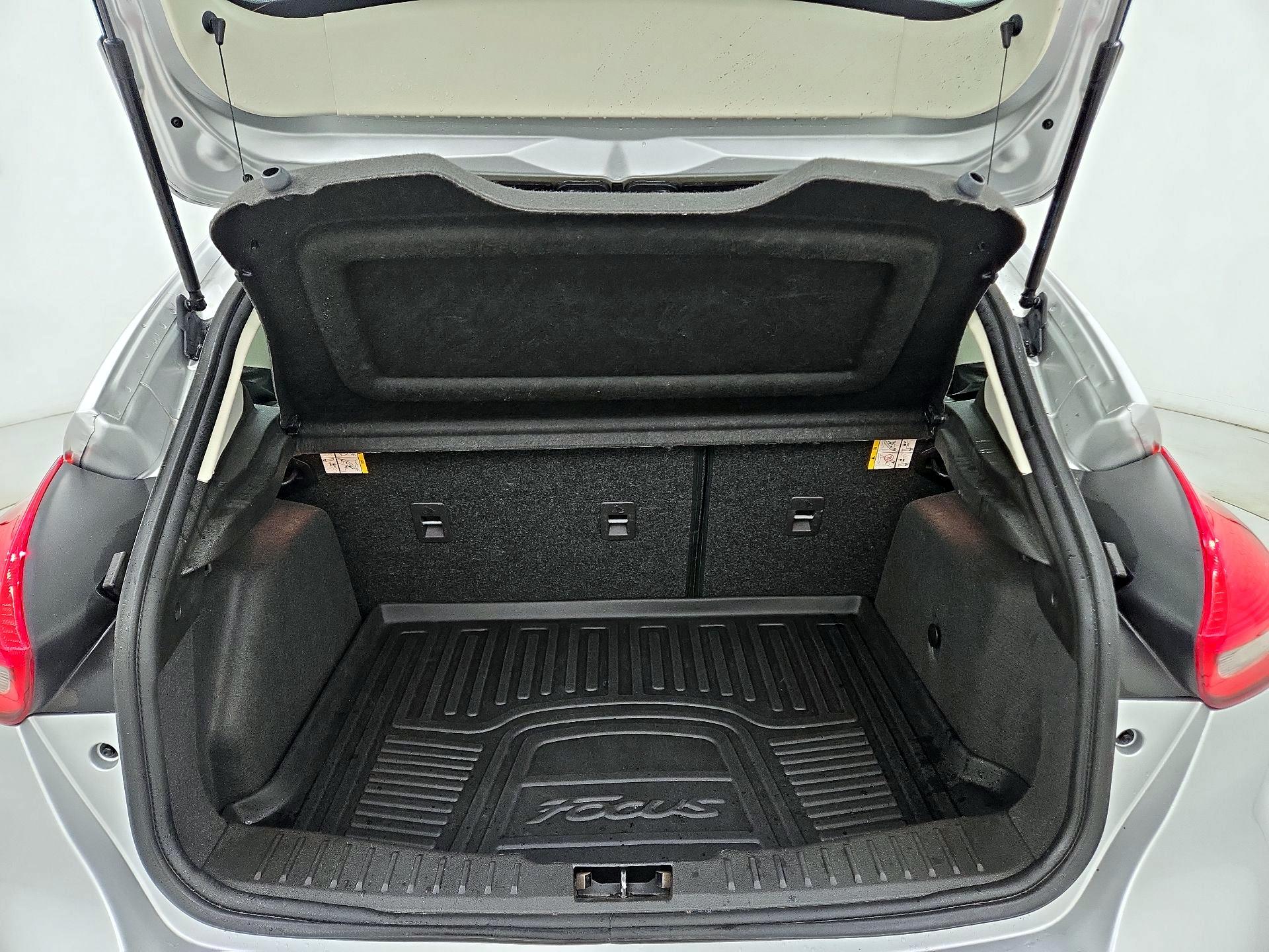 Thumbnail: 2016 Ford Focus - 20