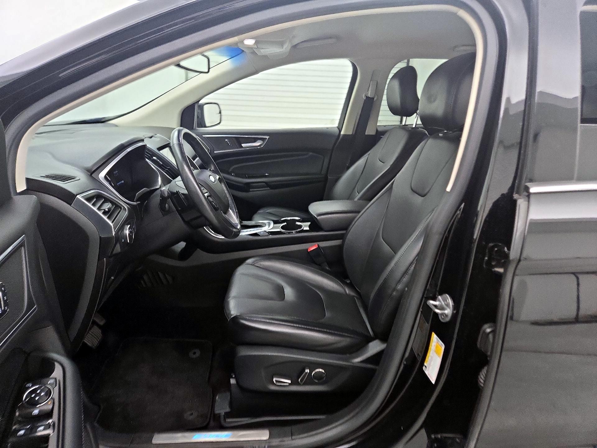 Thumbnail: 2017 Ford Edge - 11