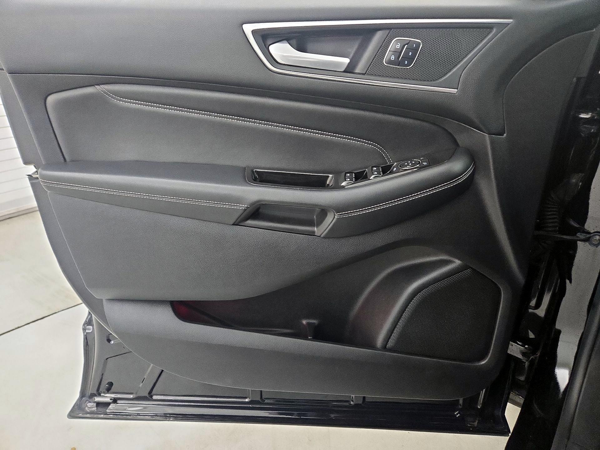 Thumbnail: 2017 Ford Edge - 12