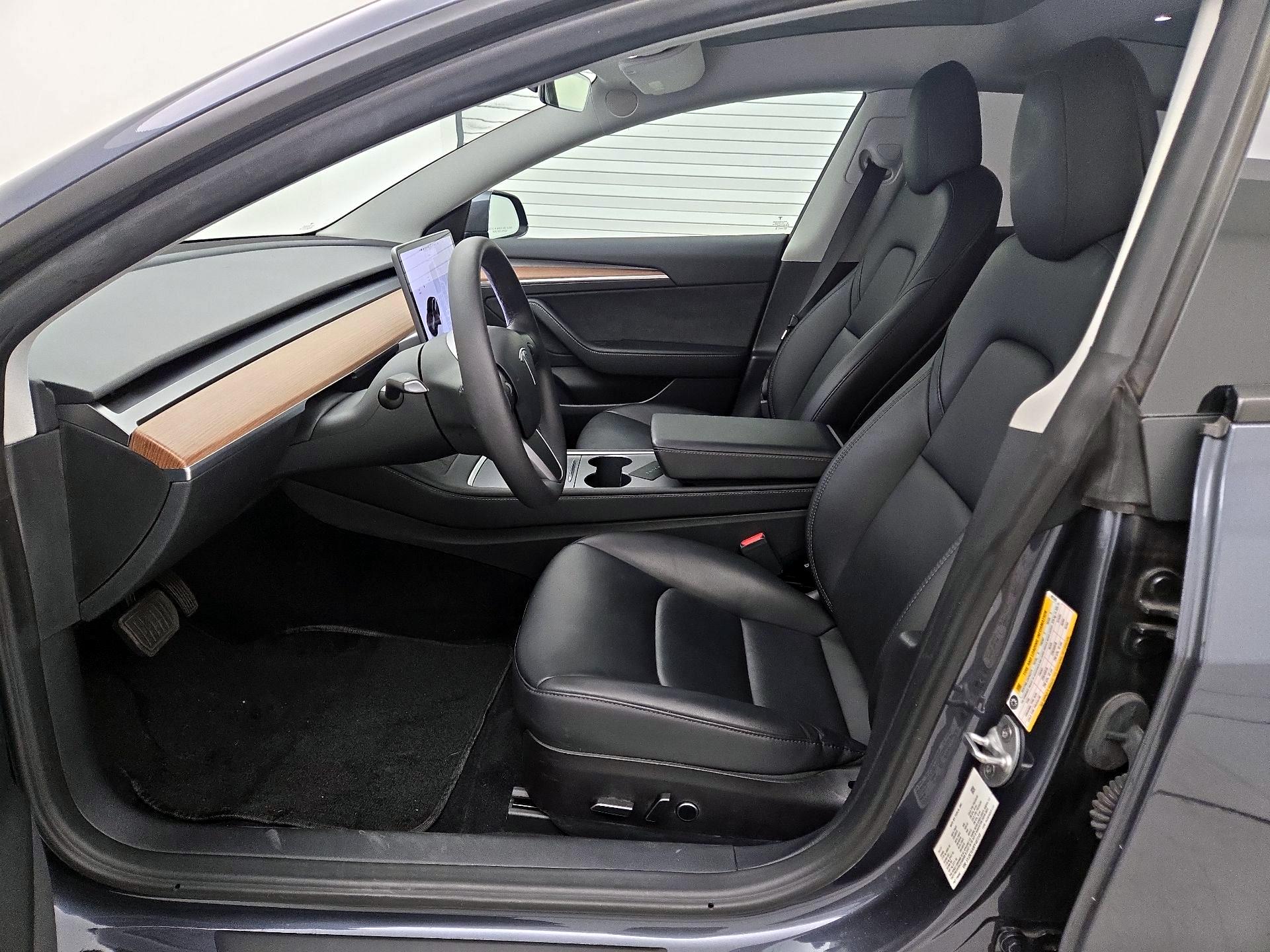 Thumbnail: 2023 Tesla Model 3 - 11