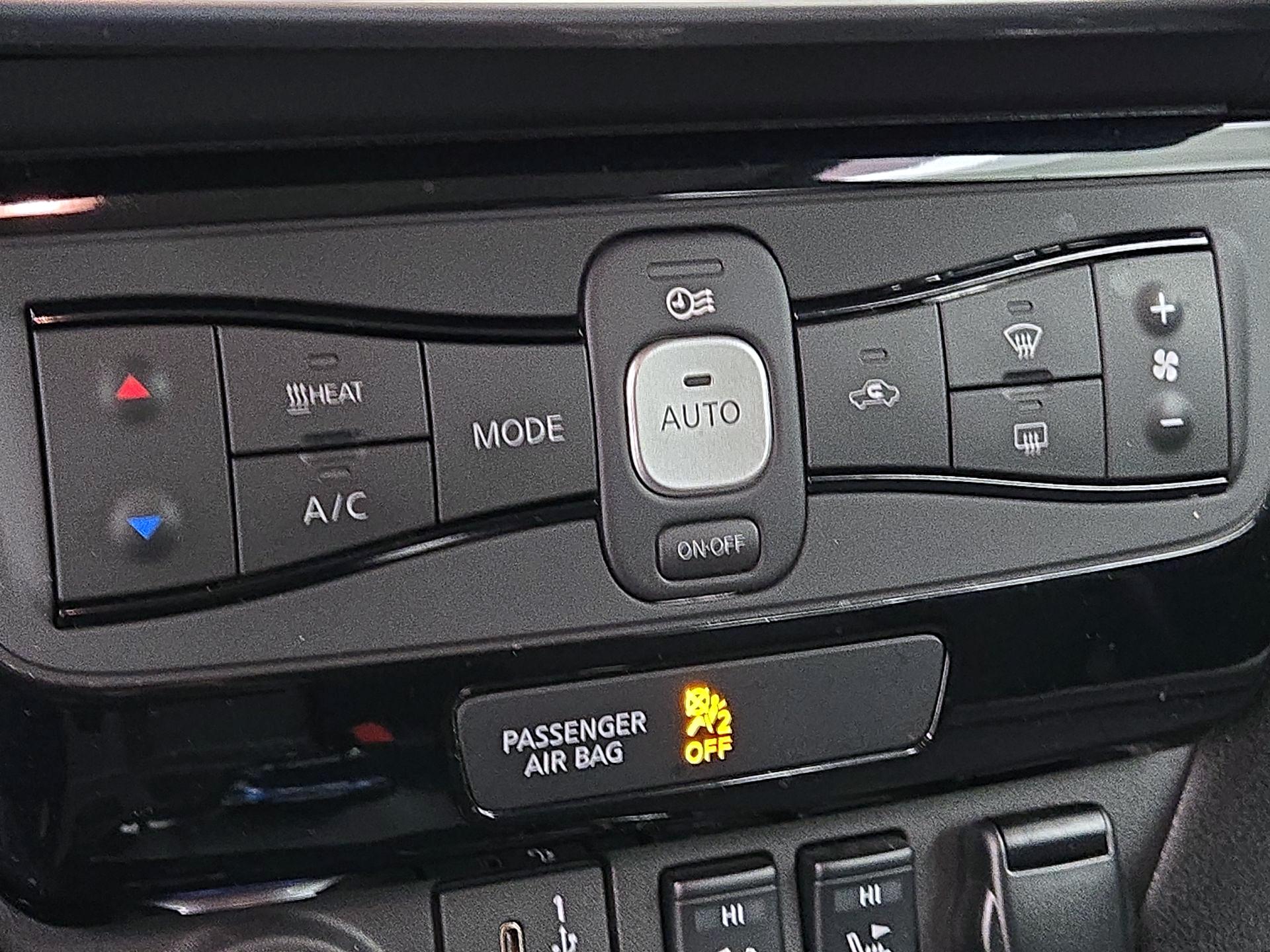 Thumbnail: 2022 Nissan Leaf - 17