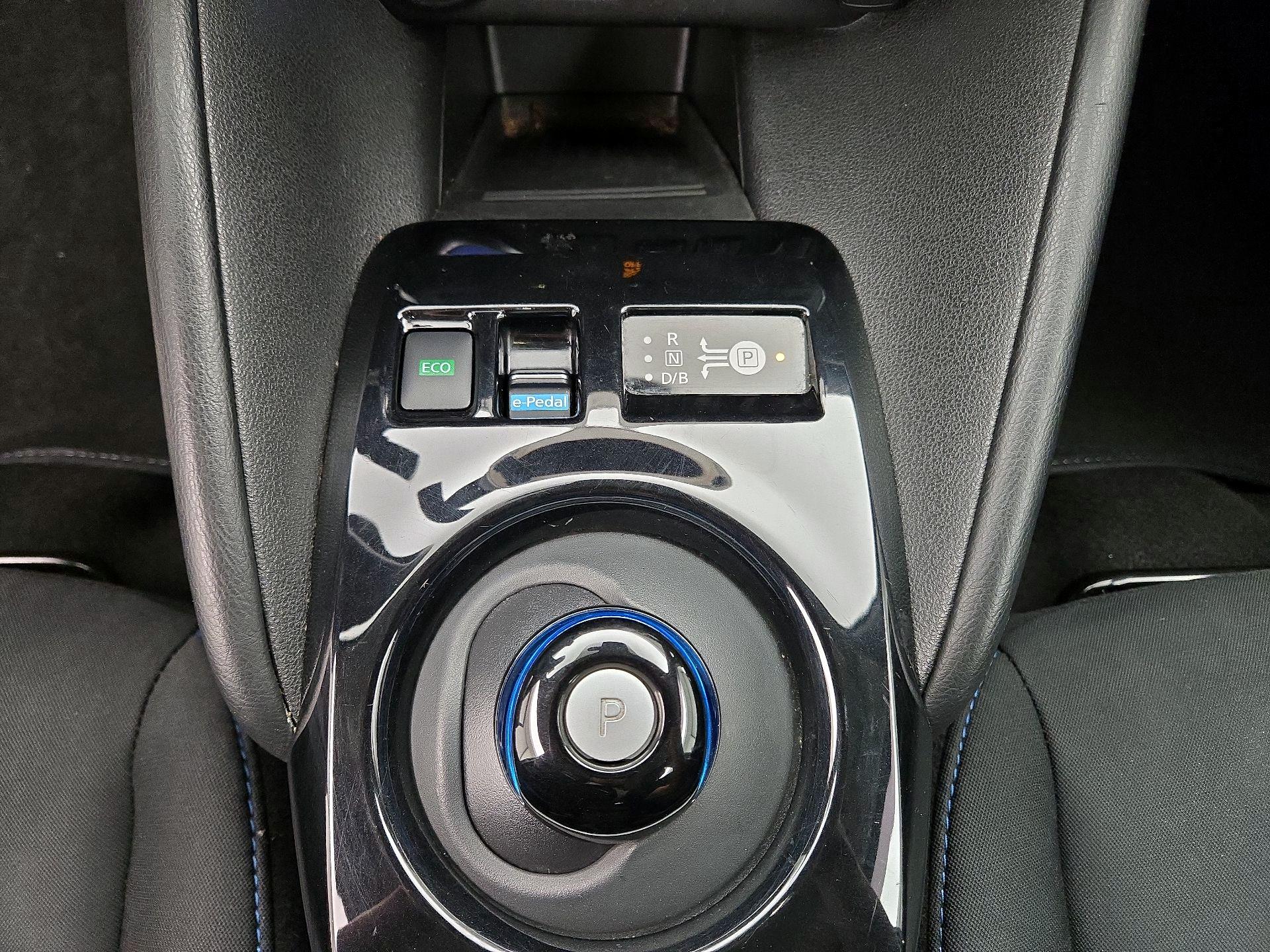 Thumbnail: 2022 Nissan Leaf - 18