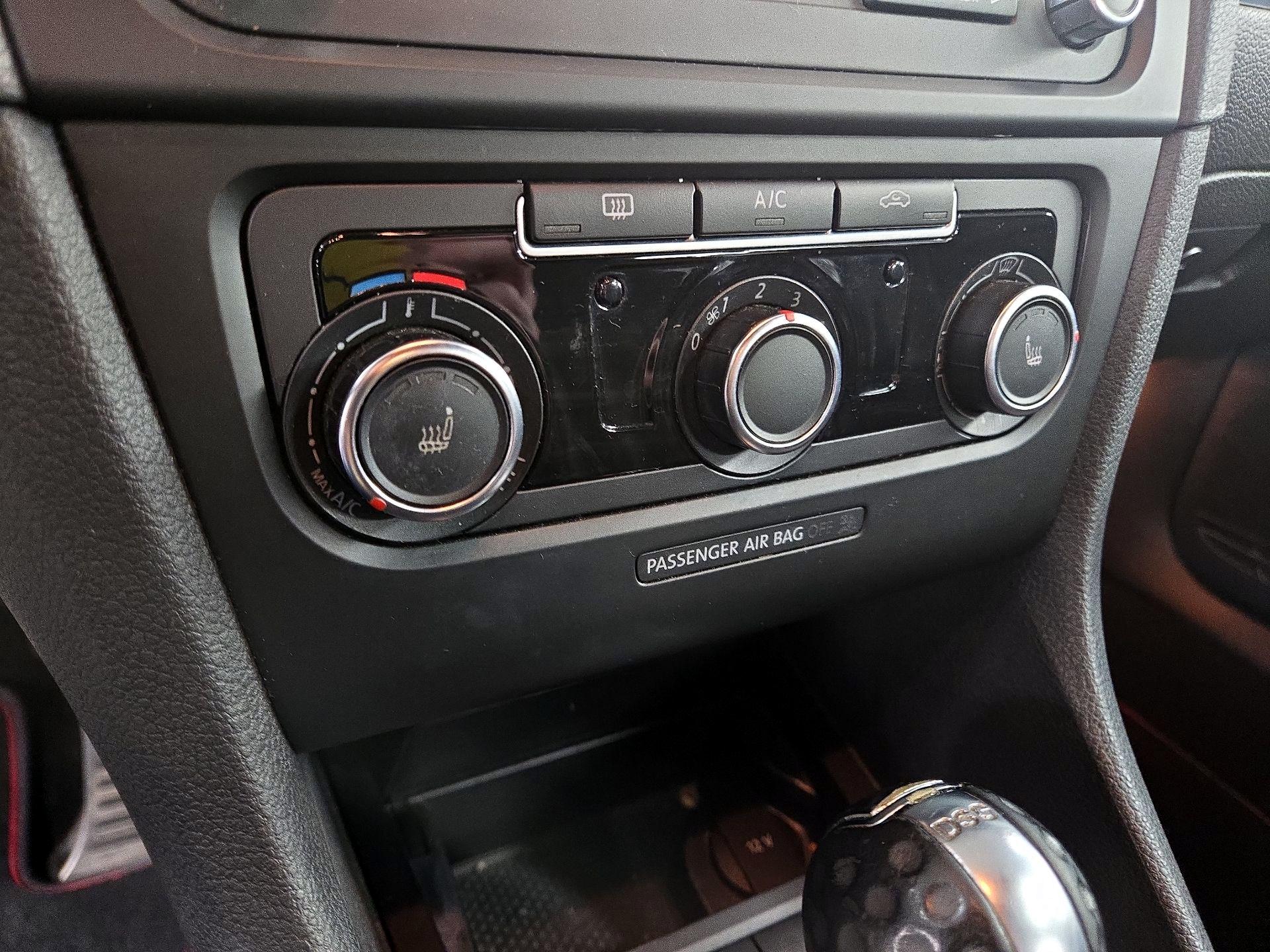 Thumbnail: 2014 Volkswagen Golf - 15