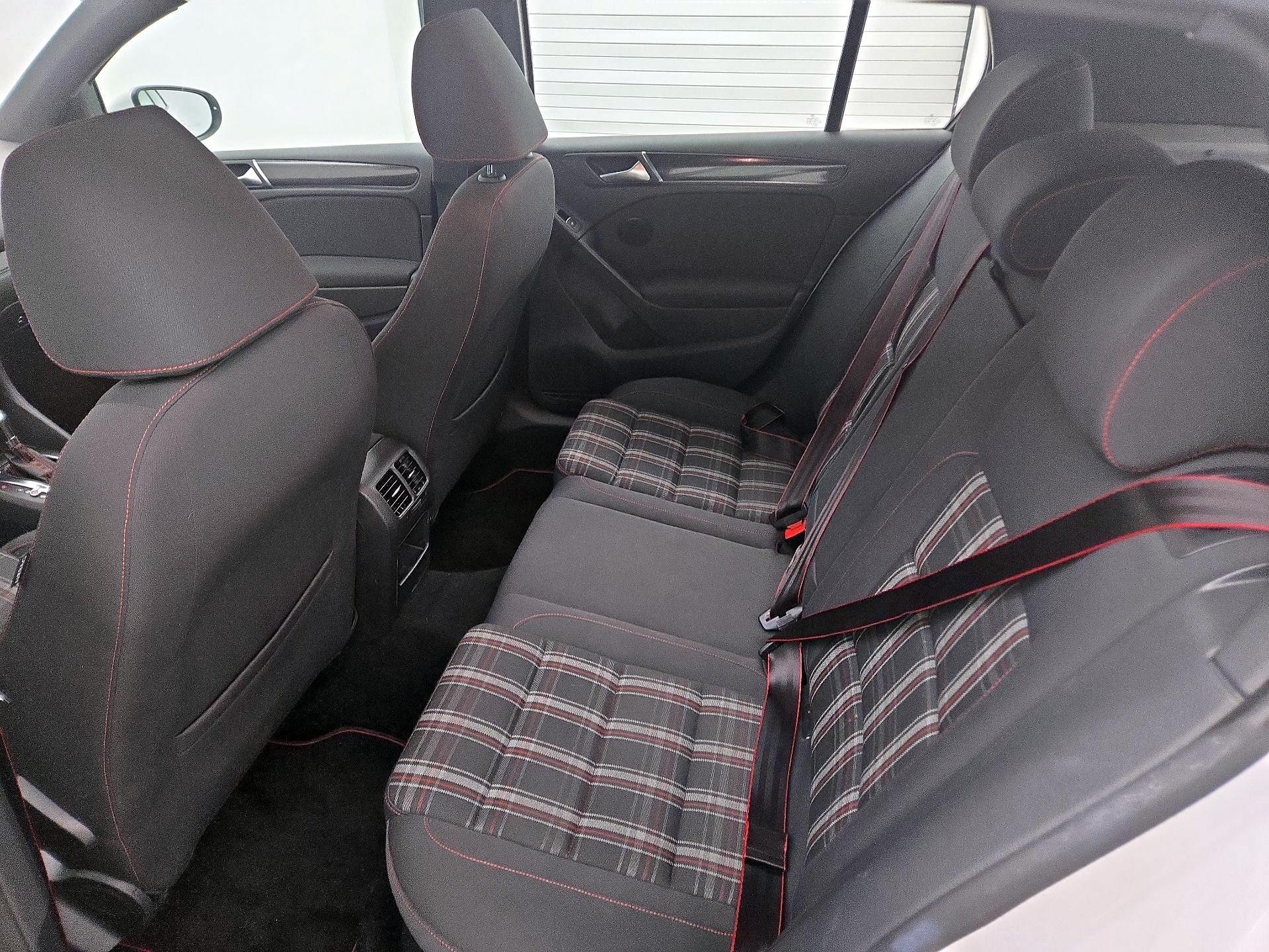 Thumbnail: 2014 Volkswagen Golf - 18