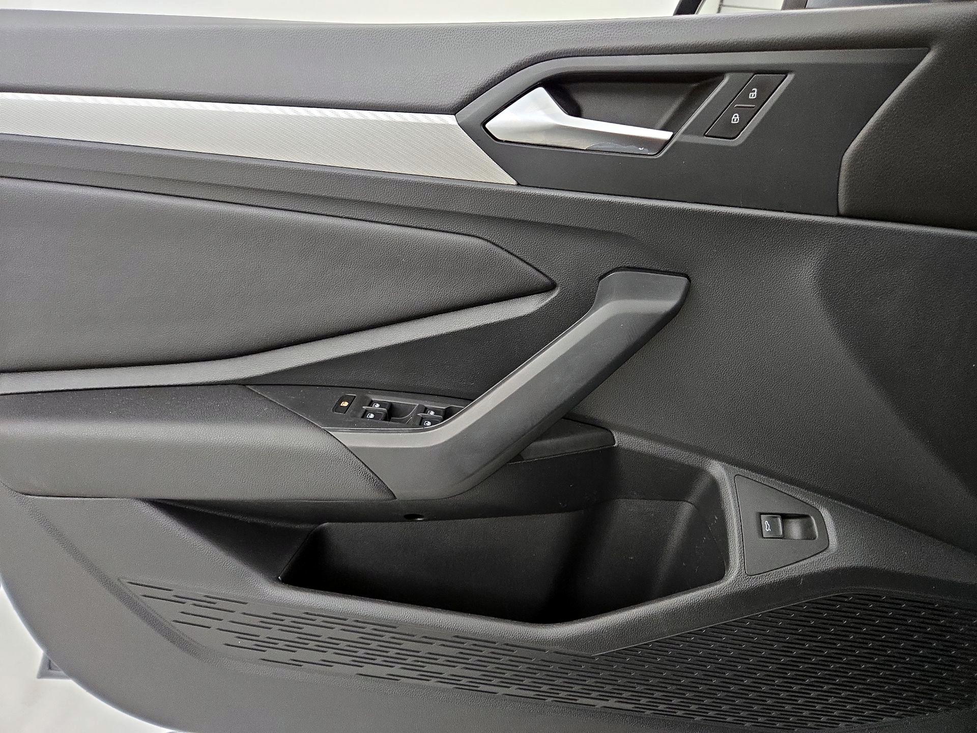 Thumbnail: 2019 Volkswagen Jetta - 12