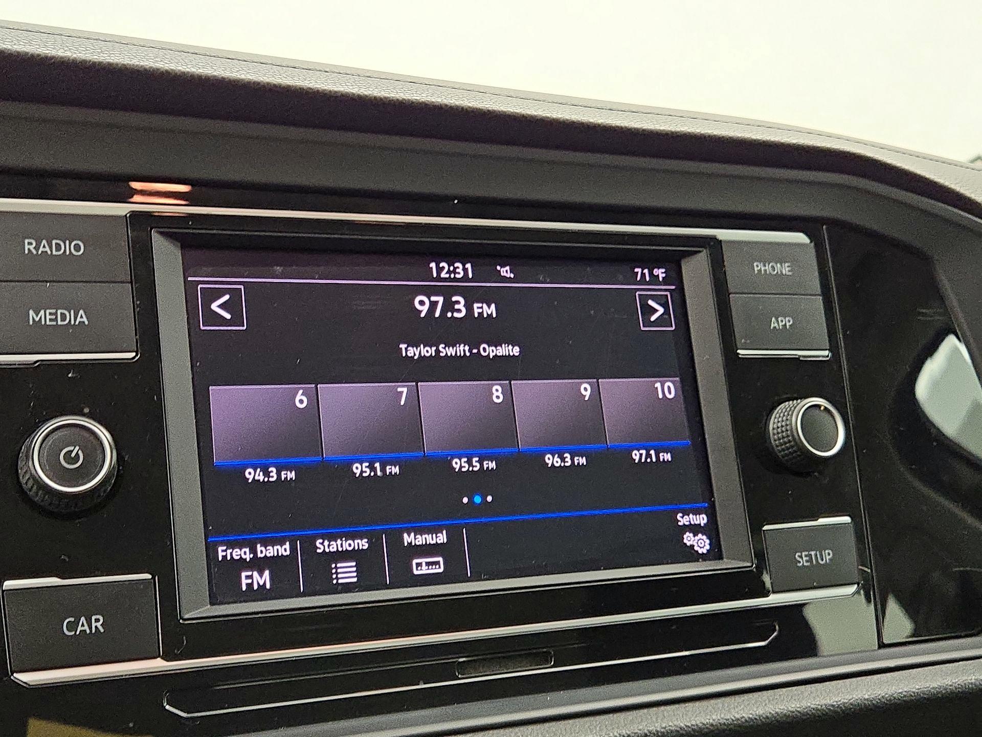 Thumbnail: 2019 Volkswagen Jetta - 15
