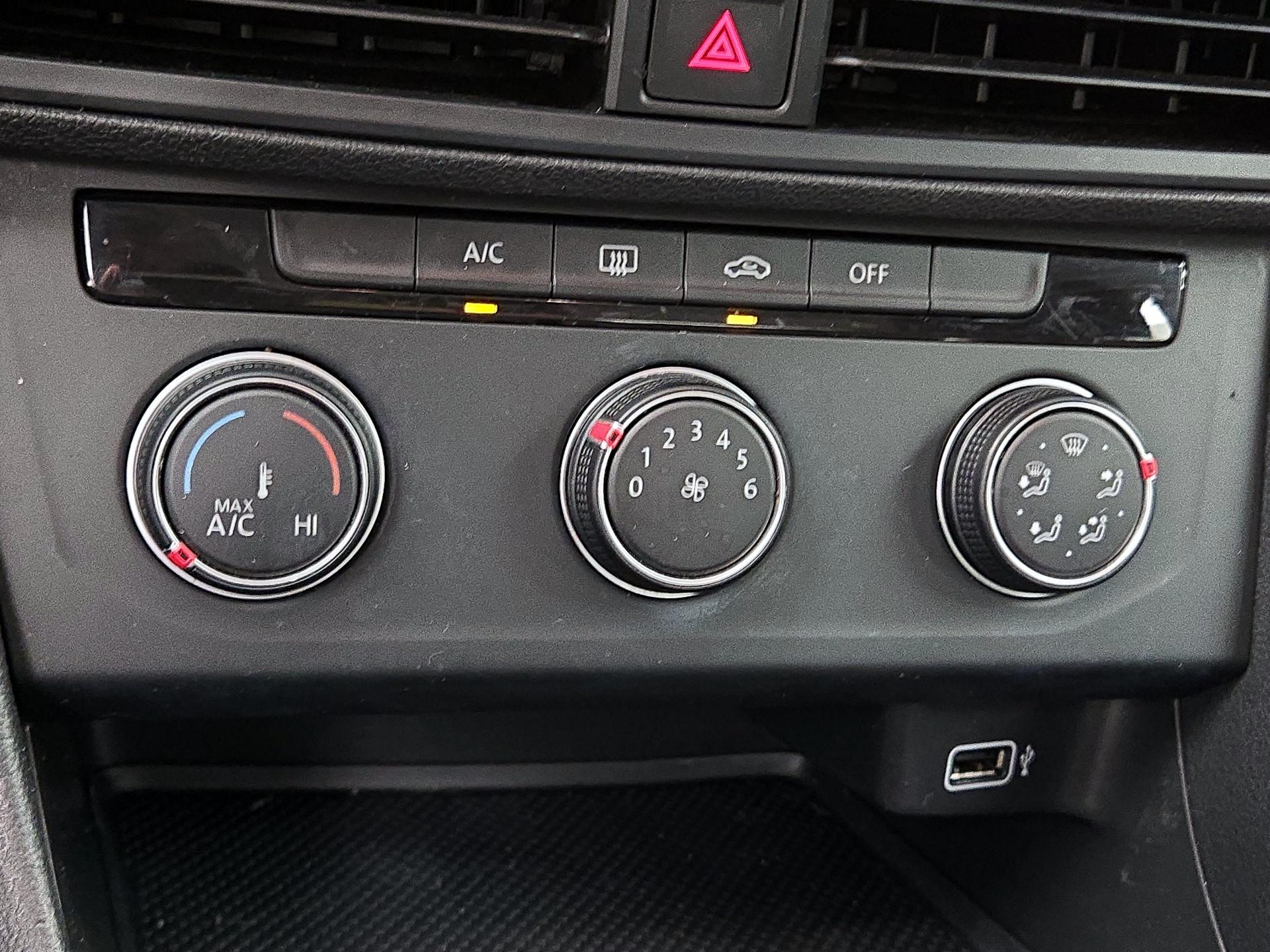 Thumbnail: 2019 Volkswagen Jetta - 16