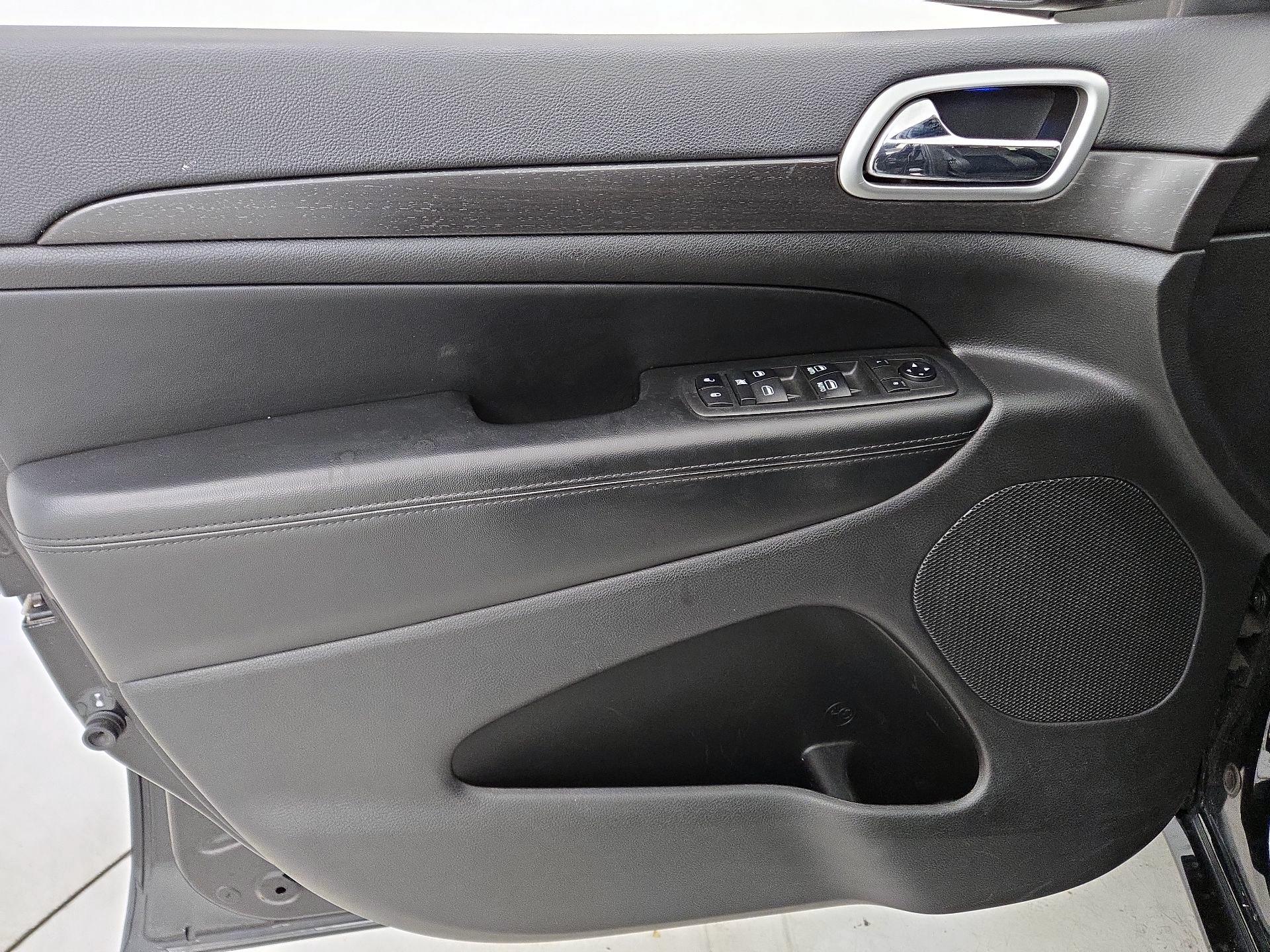 Thumbnail: 2018 Jeep Grand Cherokee - 12