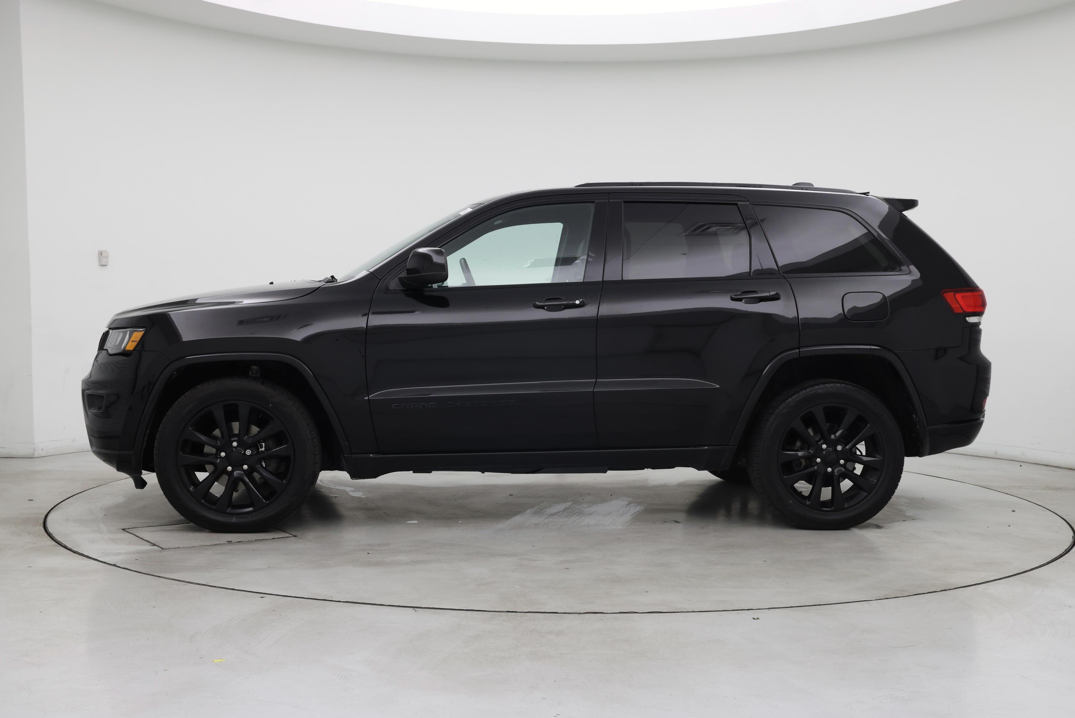 Thumbnail: 2018 Jeep Grand Cherokee - 3