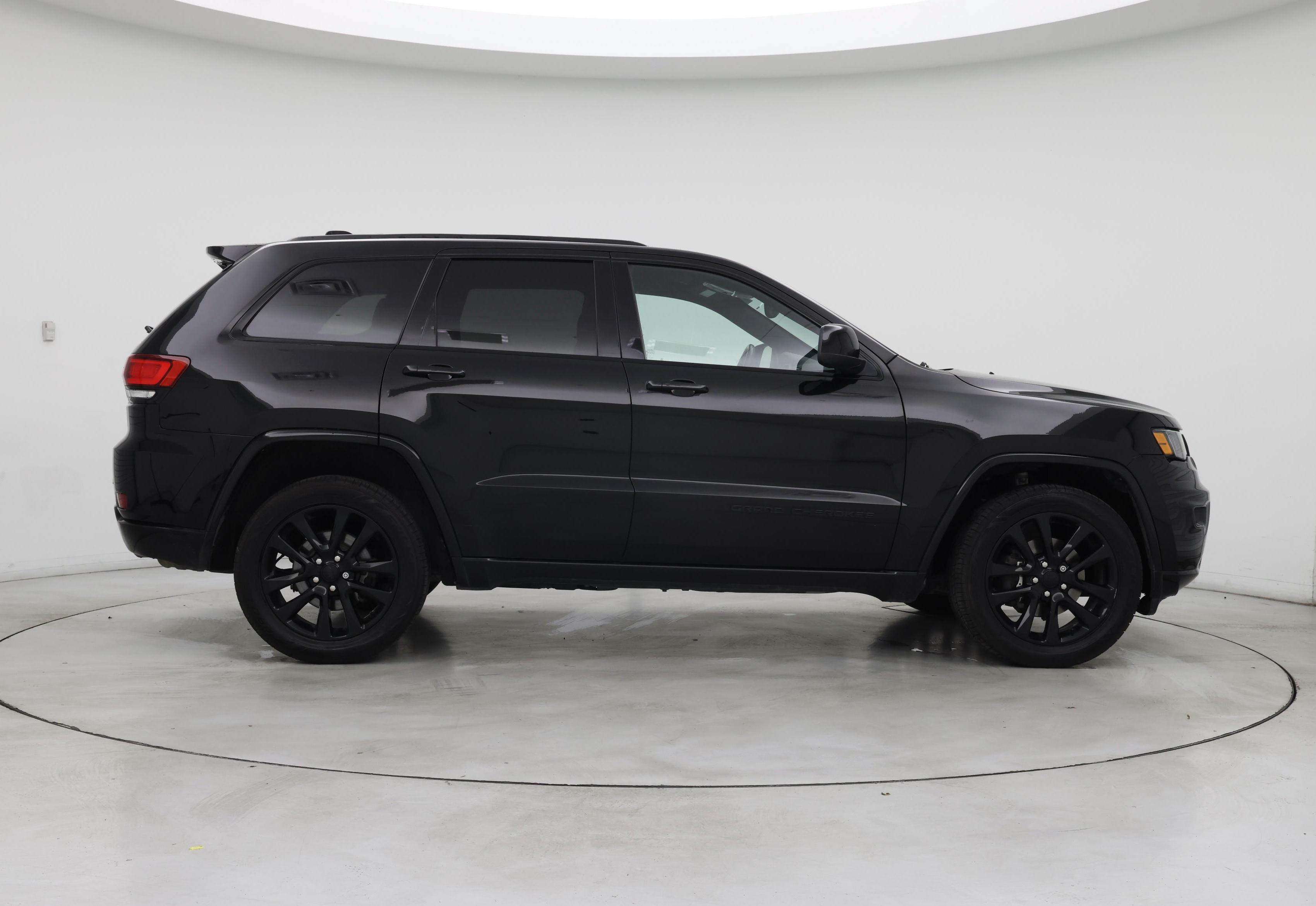 Thumbnail: 2018 Jeep Grand Cherokee - 7