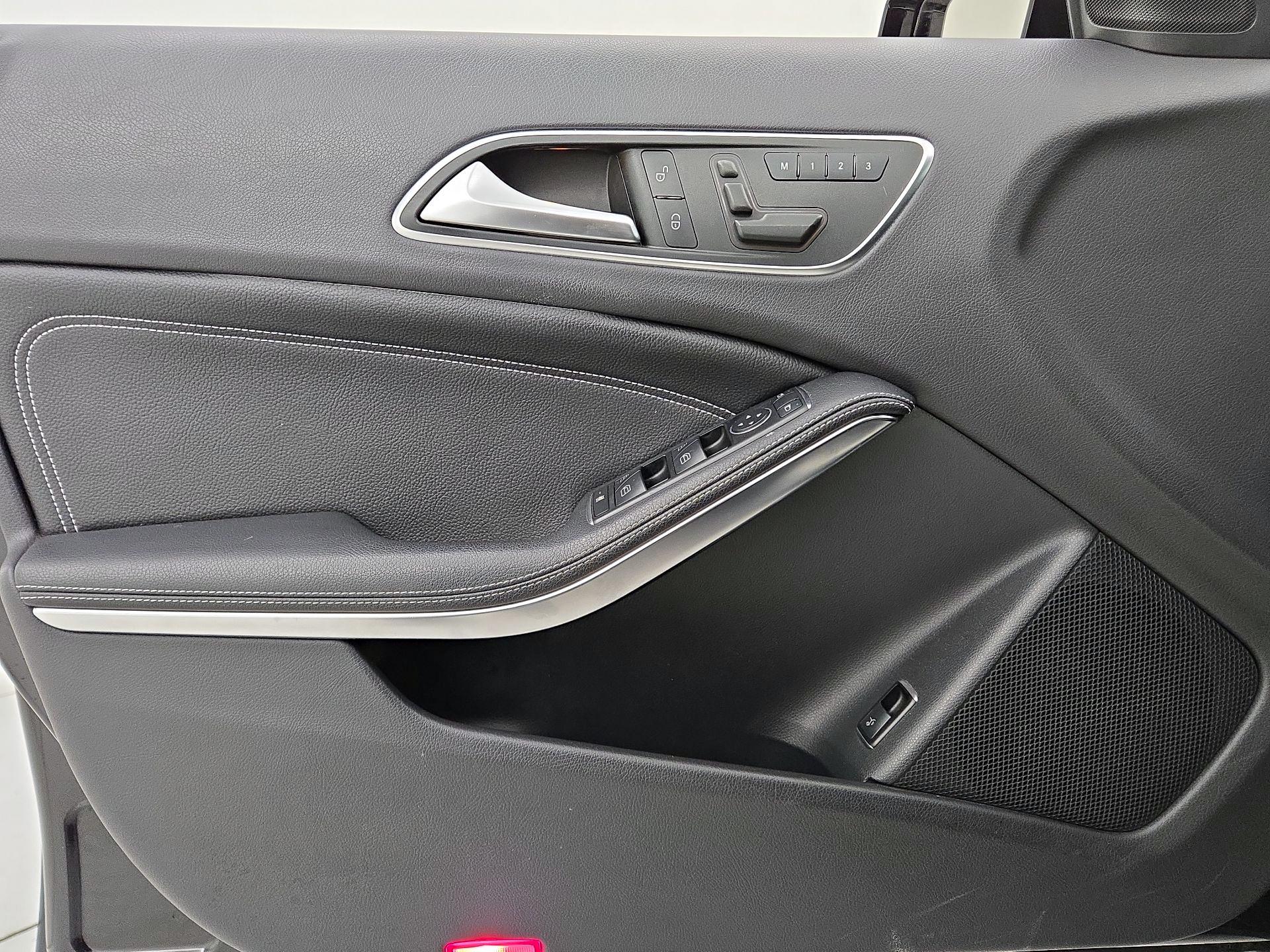 Thumbnail: 2015 Mercedes-Benz GLA - 12