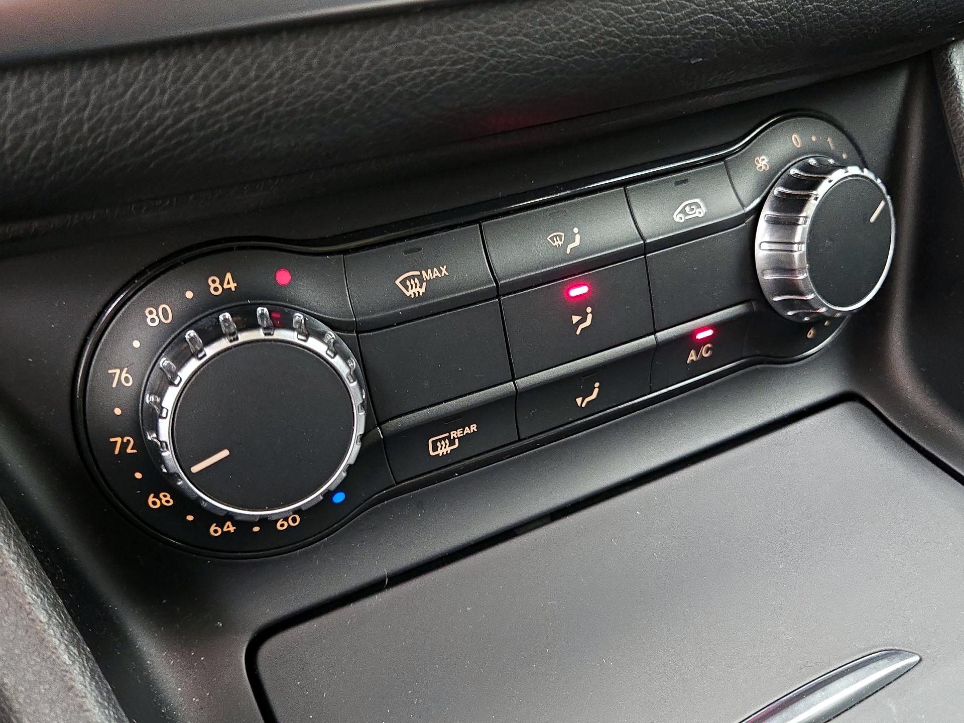 Thumbnail: 2015 Mercedes-Benz GLA - 15