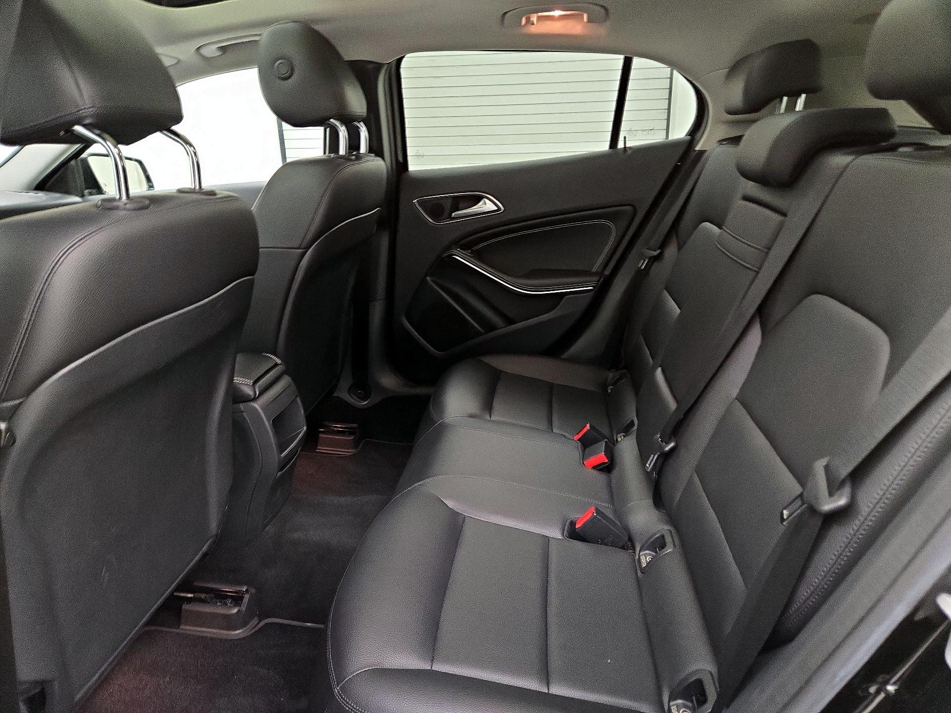 Thumbnail: 2015 Mercedes-Benz GLA - 18