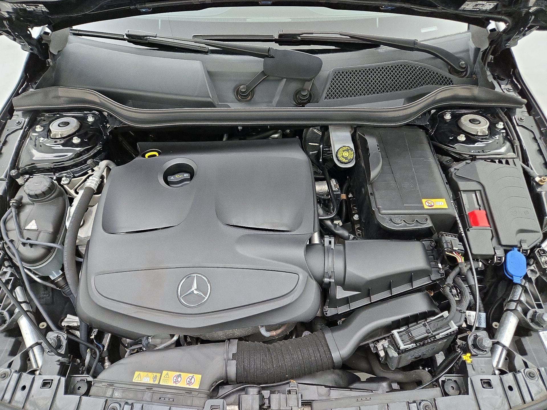 Thumbnail: 2015 Mercedes-Benz GLA - 20