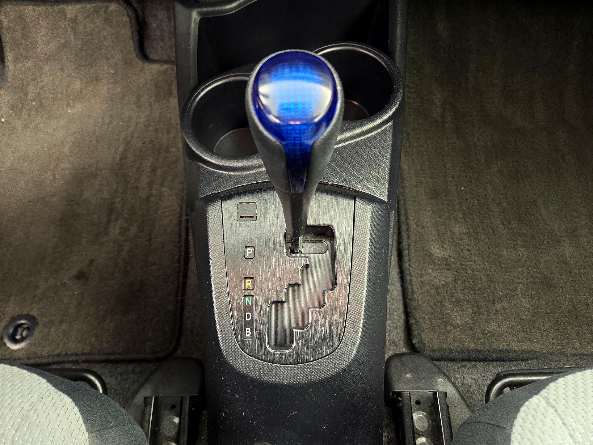 Thumbnail: 2015 Toyota Prius c - 16