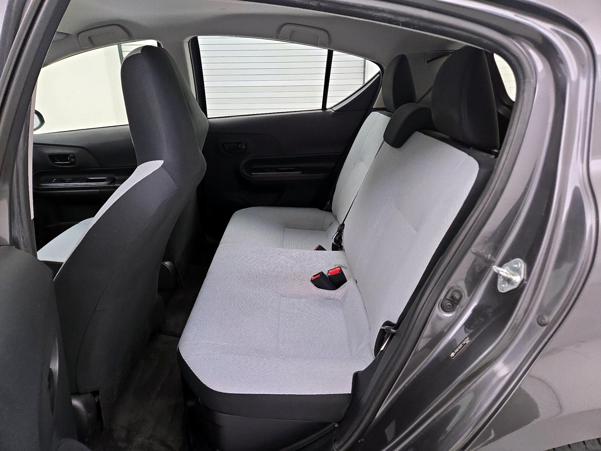 Thumbnail: 2015 Toyota Prius c - 18