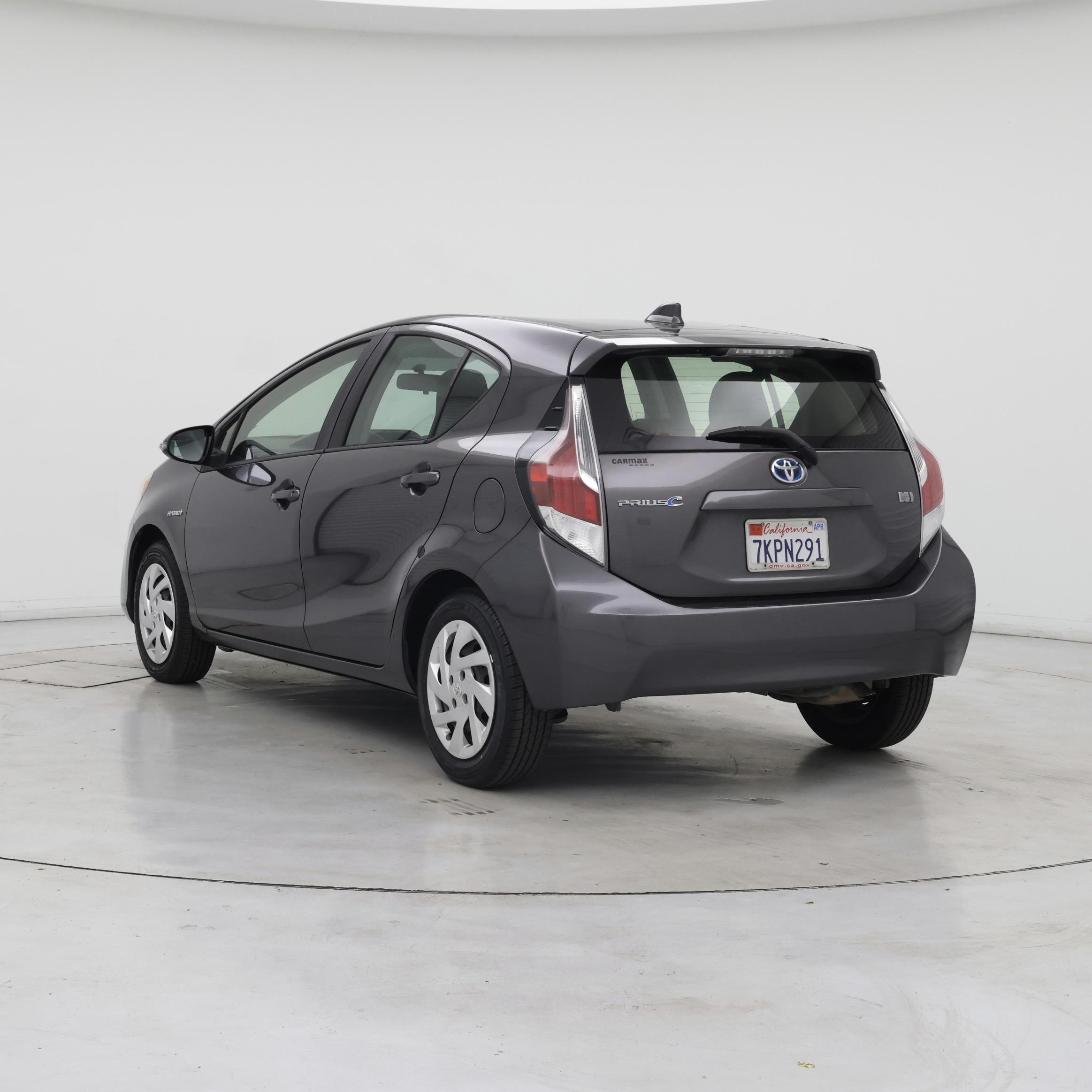 Thumbnail: 2015 Toyota Prius c - 2