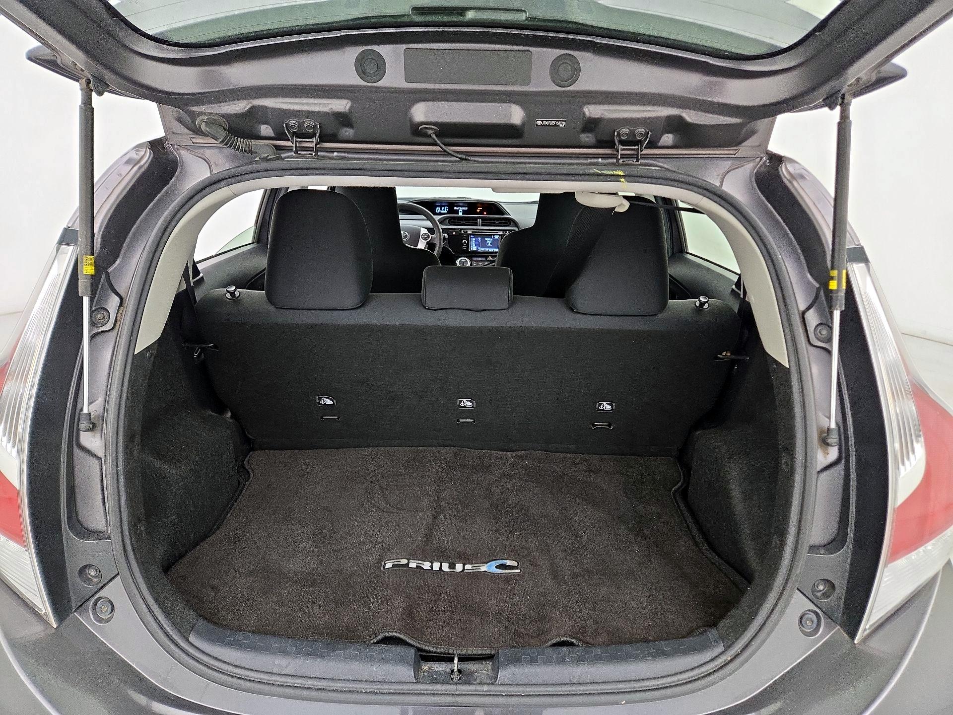 Thumbnail: 2015 Toyota Prius c - 19