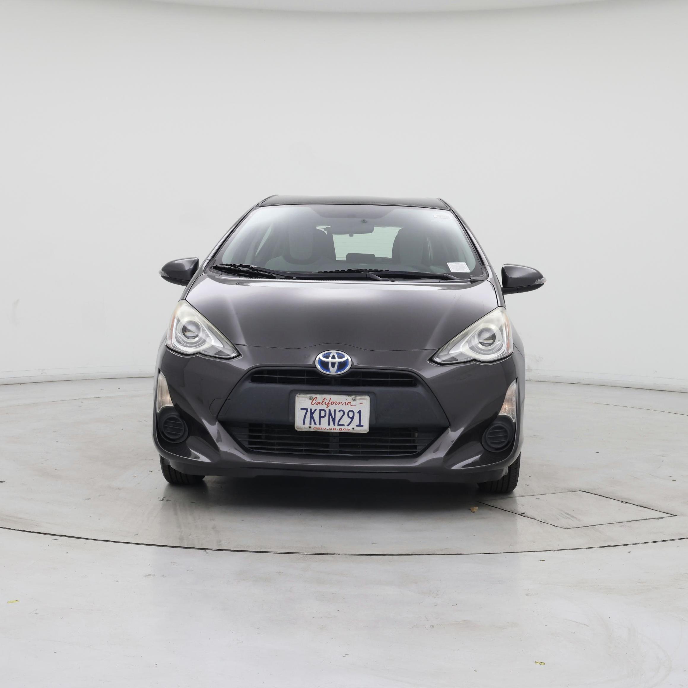 Thumbnail: 2015 Toyota Prius c - 5