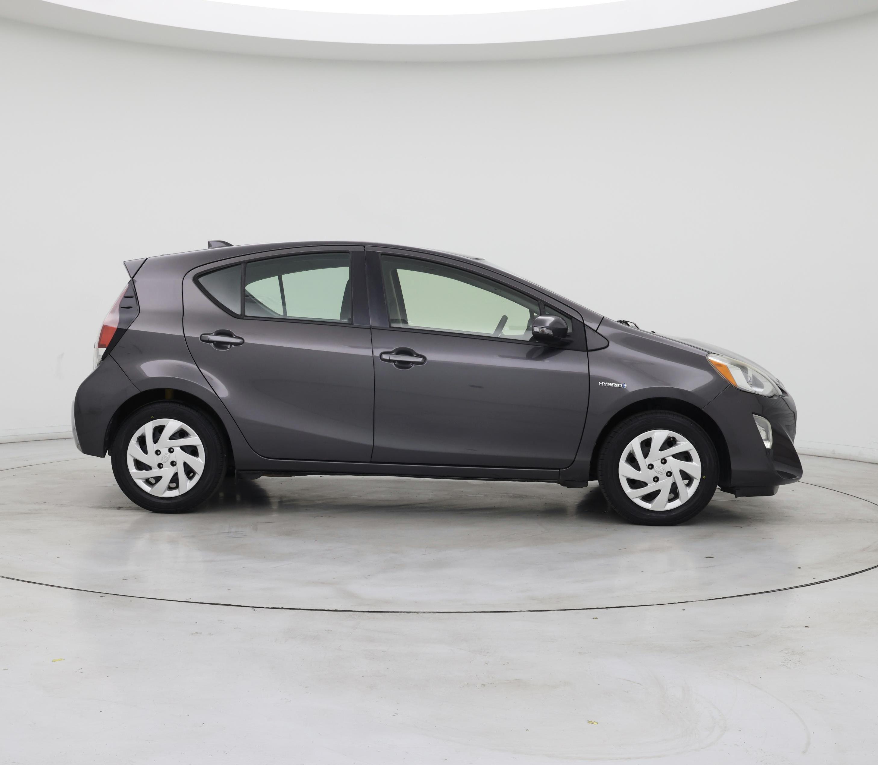 Thumbnail: 2015 Toyota Prius c - 7