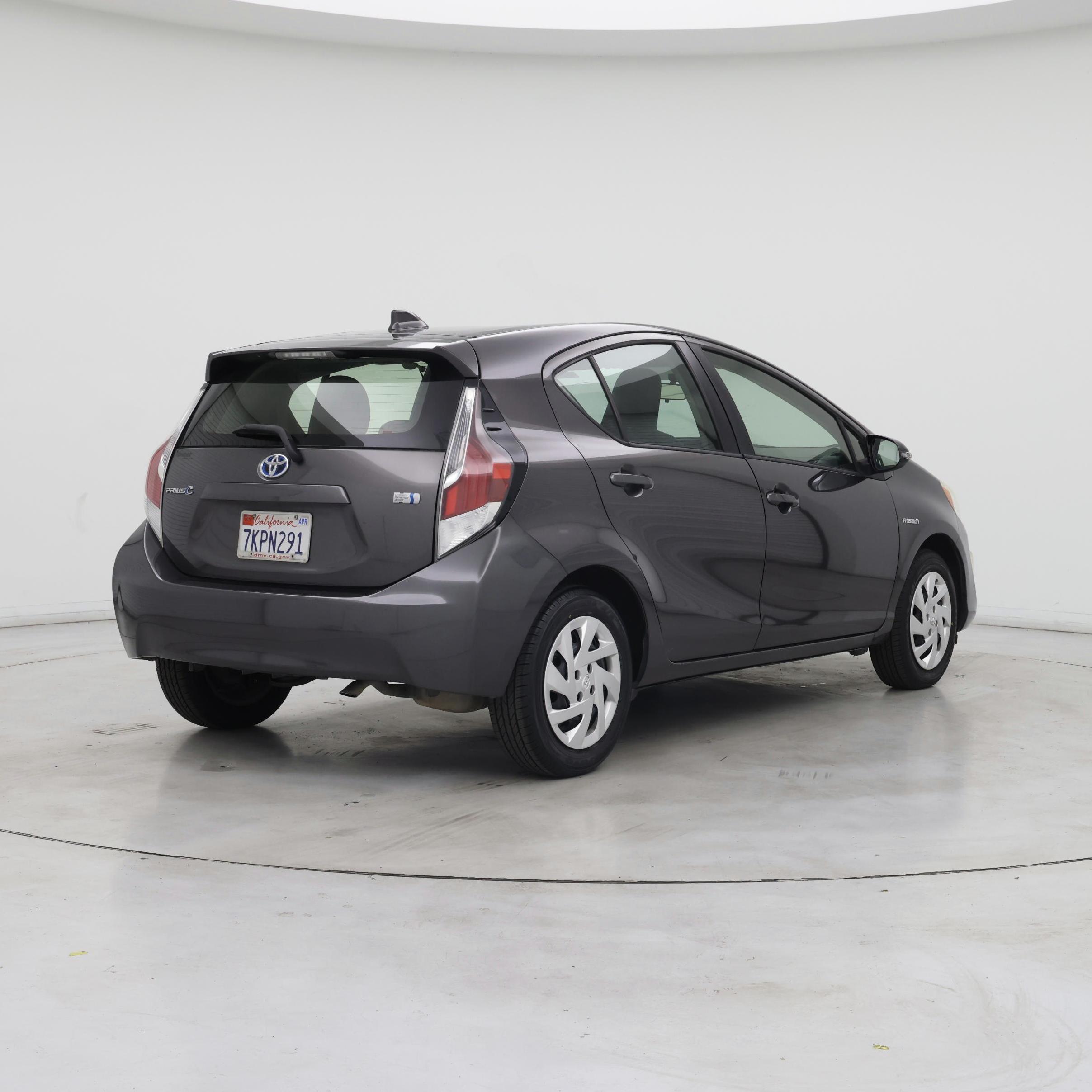 Thumbnail: 2015 Toyota Prius c - 8