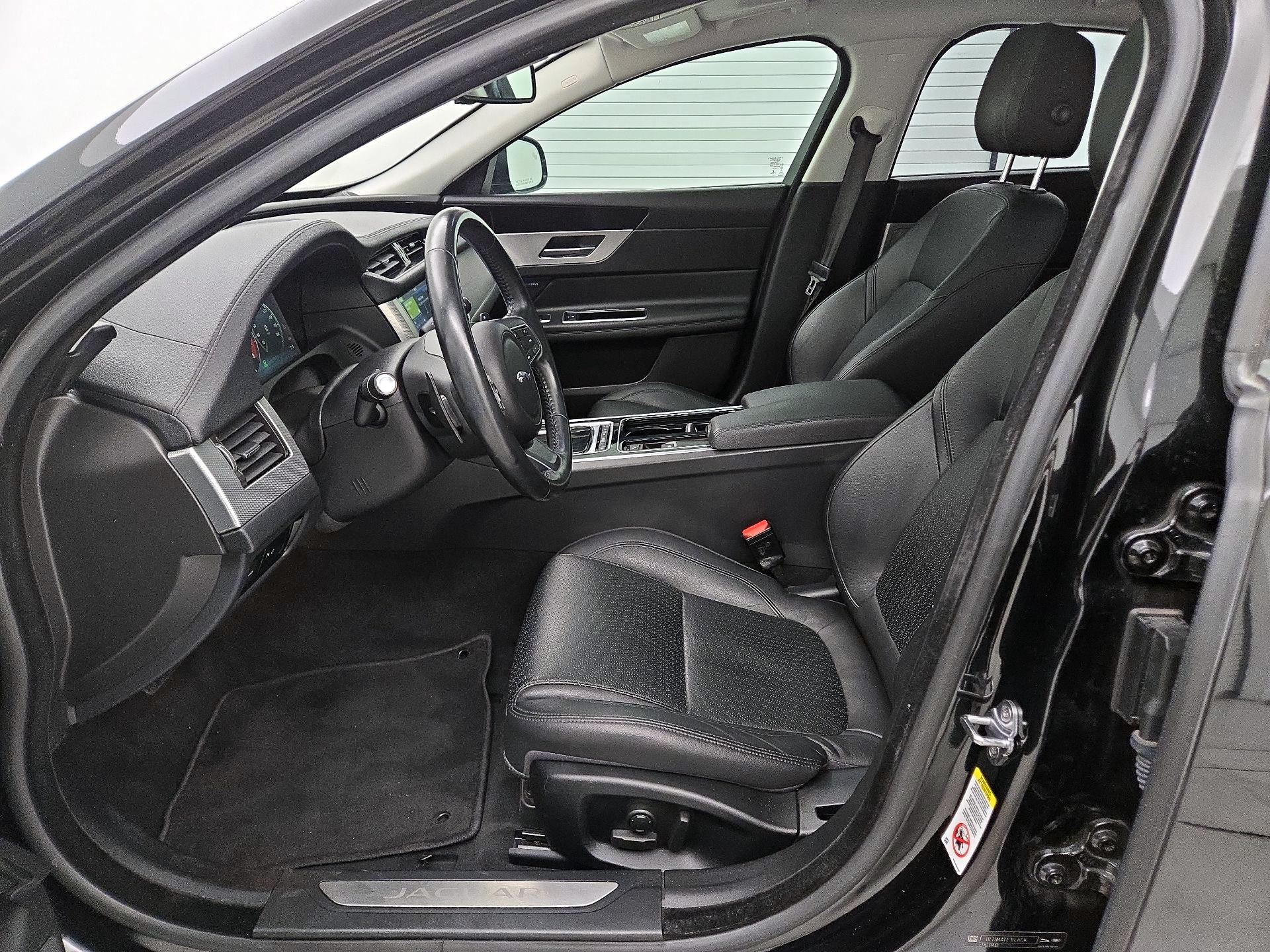 Thumbnail: 2017 Jaguar XF - 11