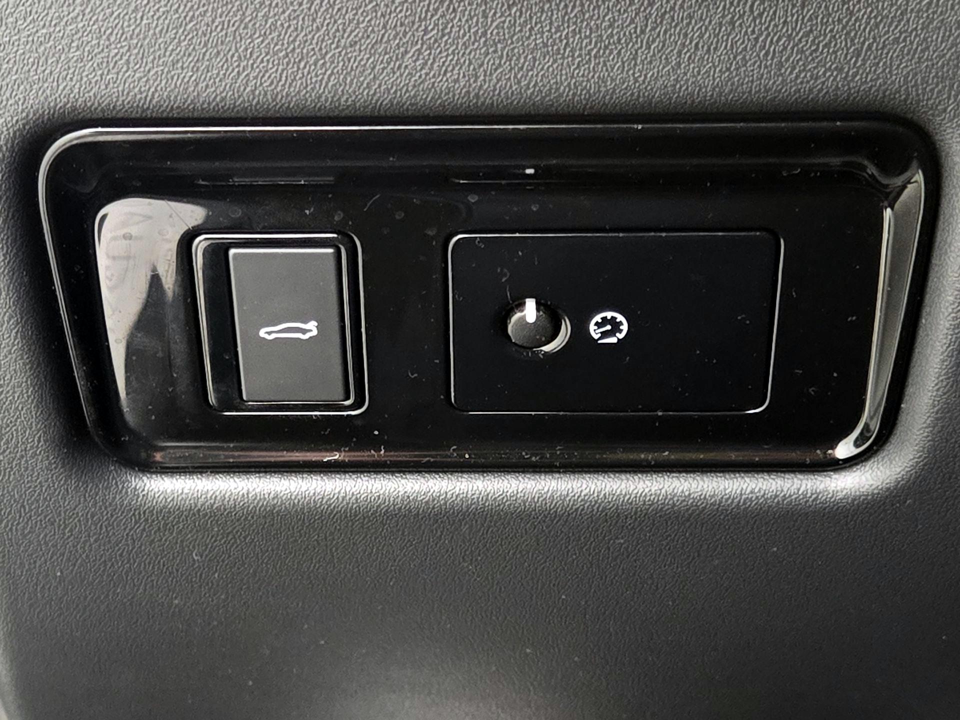 Thumbnail: 2017 Jaguar XF - 13