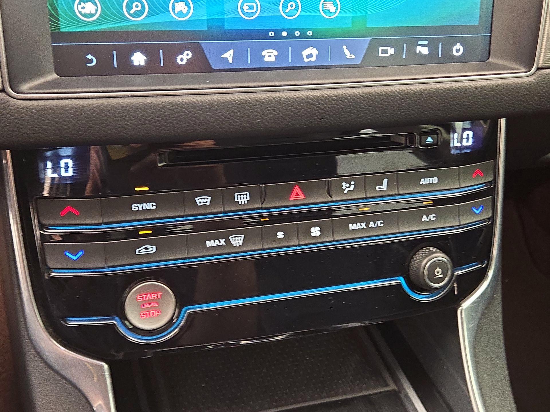 Thumbnail: 2017 Jaguar XF - 17