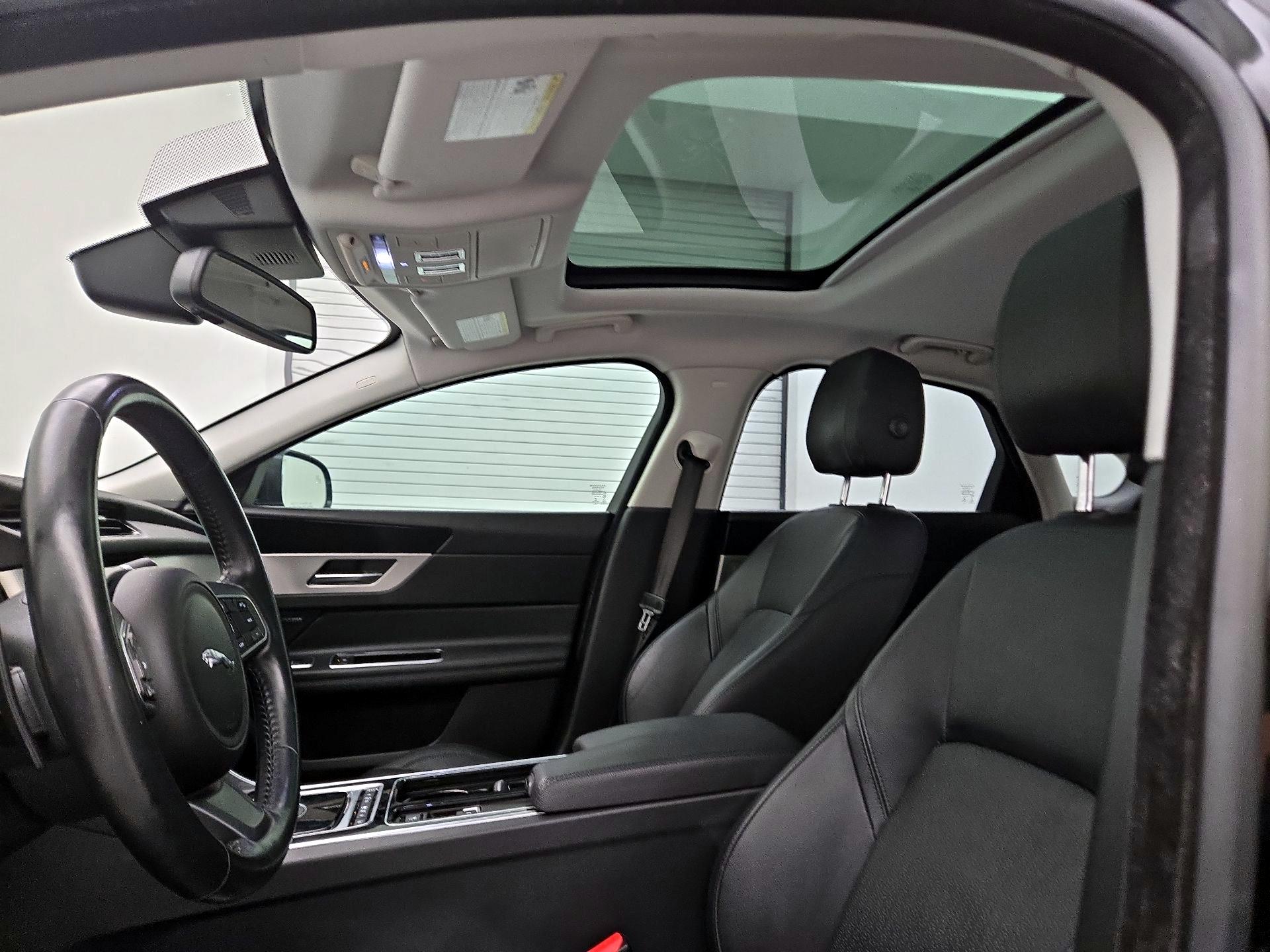 Thumbnail: 2017 Jaguar XF - 20