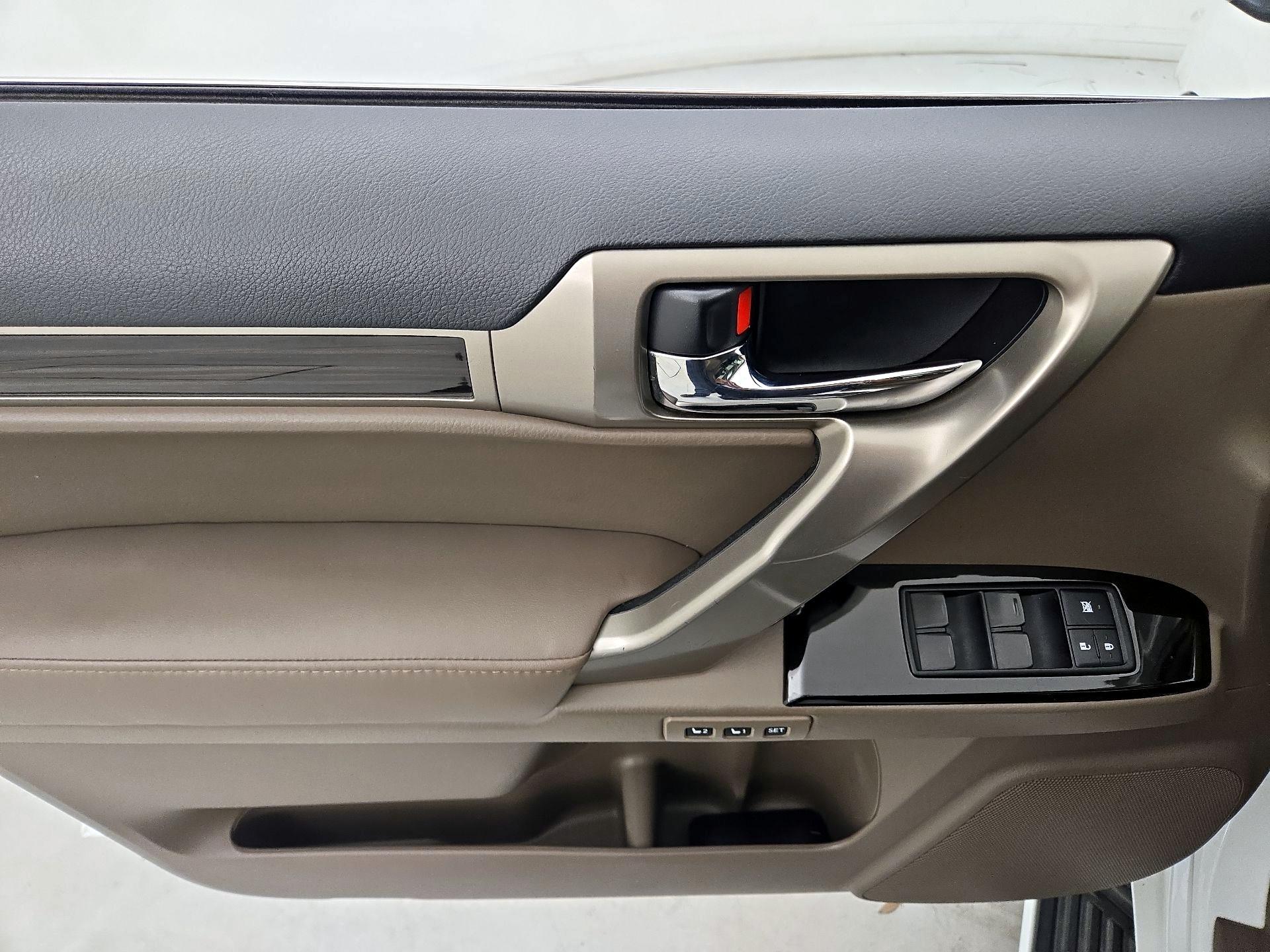 Thumbnail: 2017 Lexus GX - 12