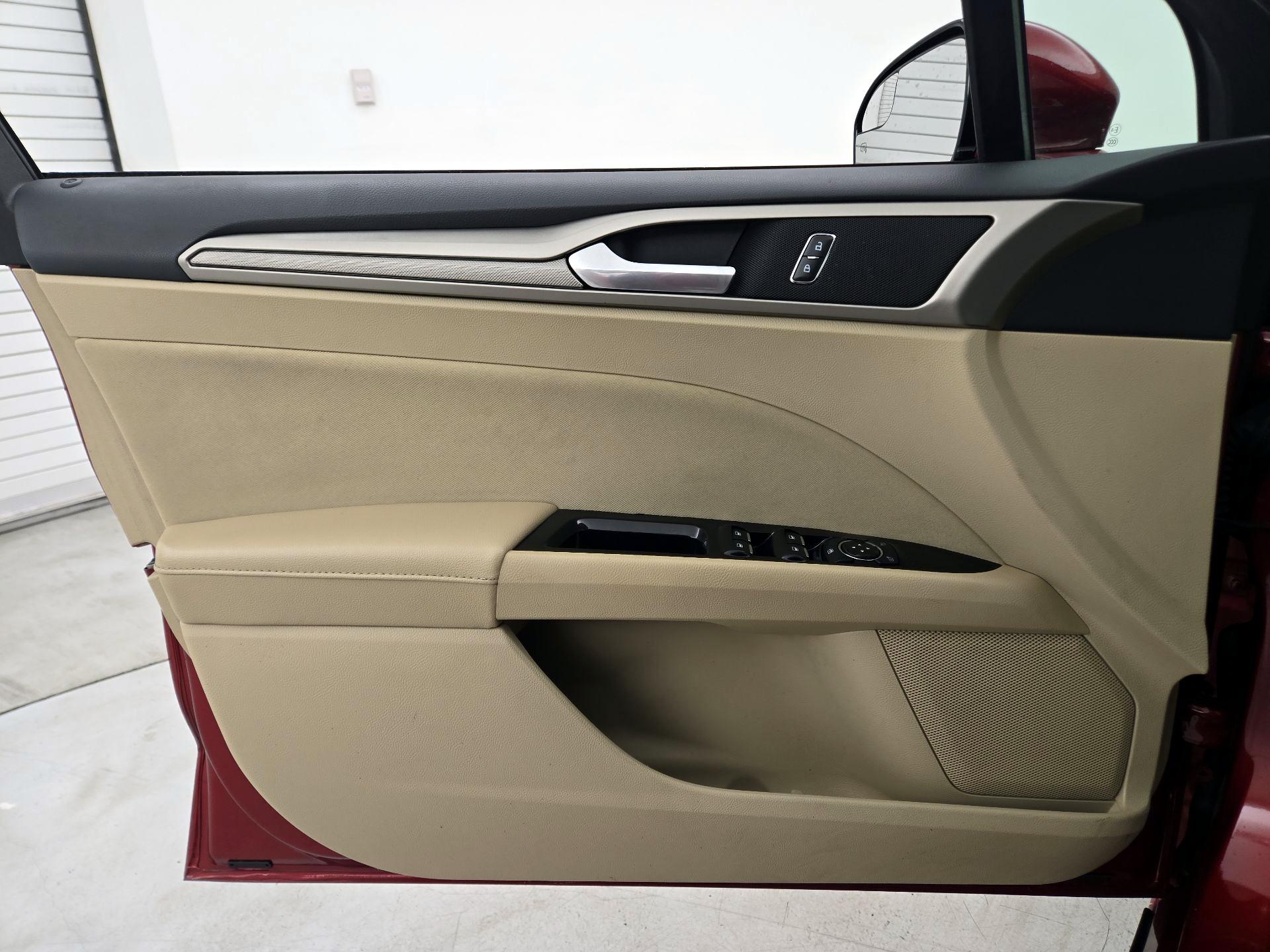 Thumbnail: 2016 Ford Fusion - 12