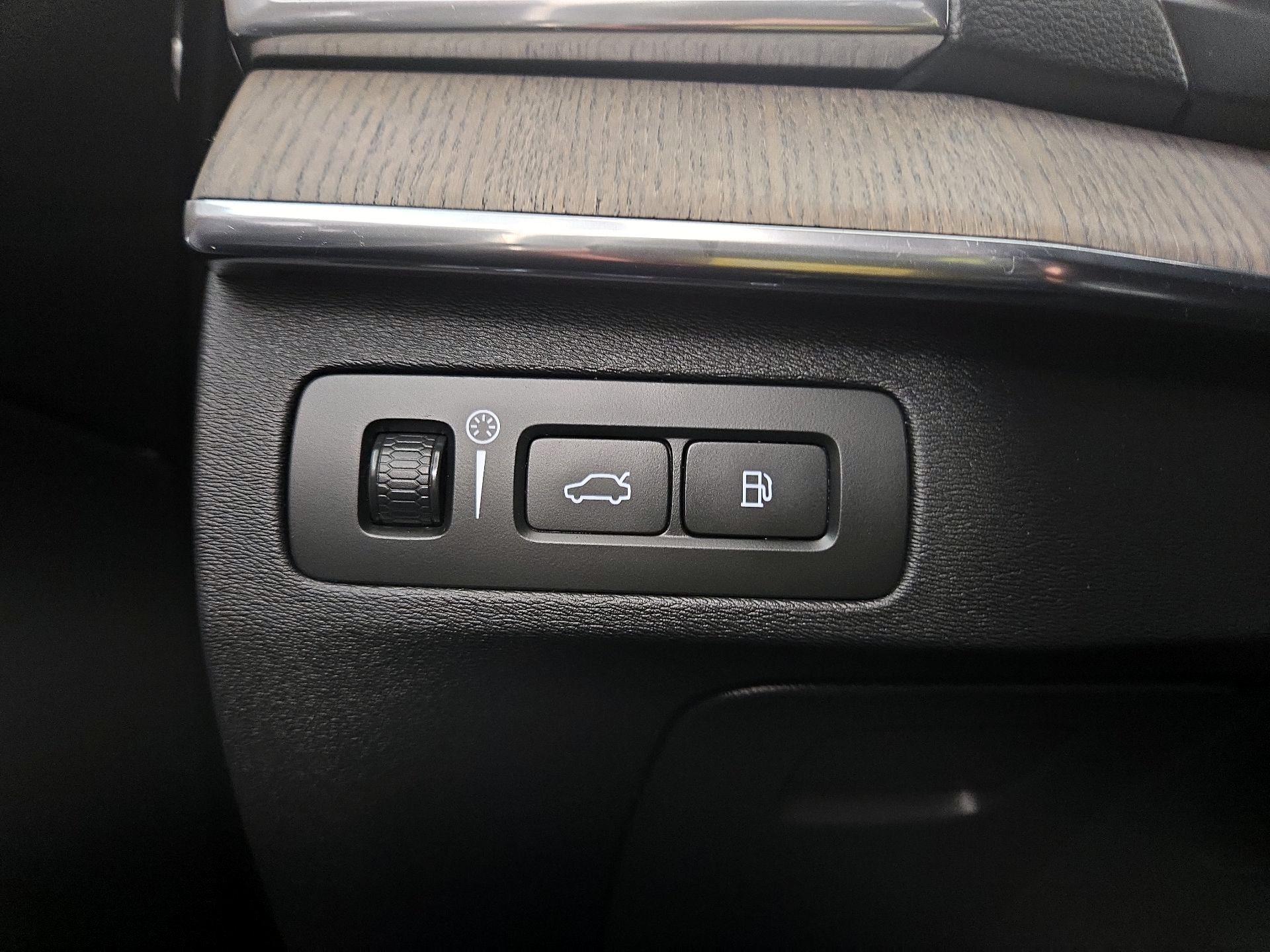 Thumbnail: 2022 Volvo XC90 - 13