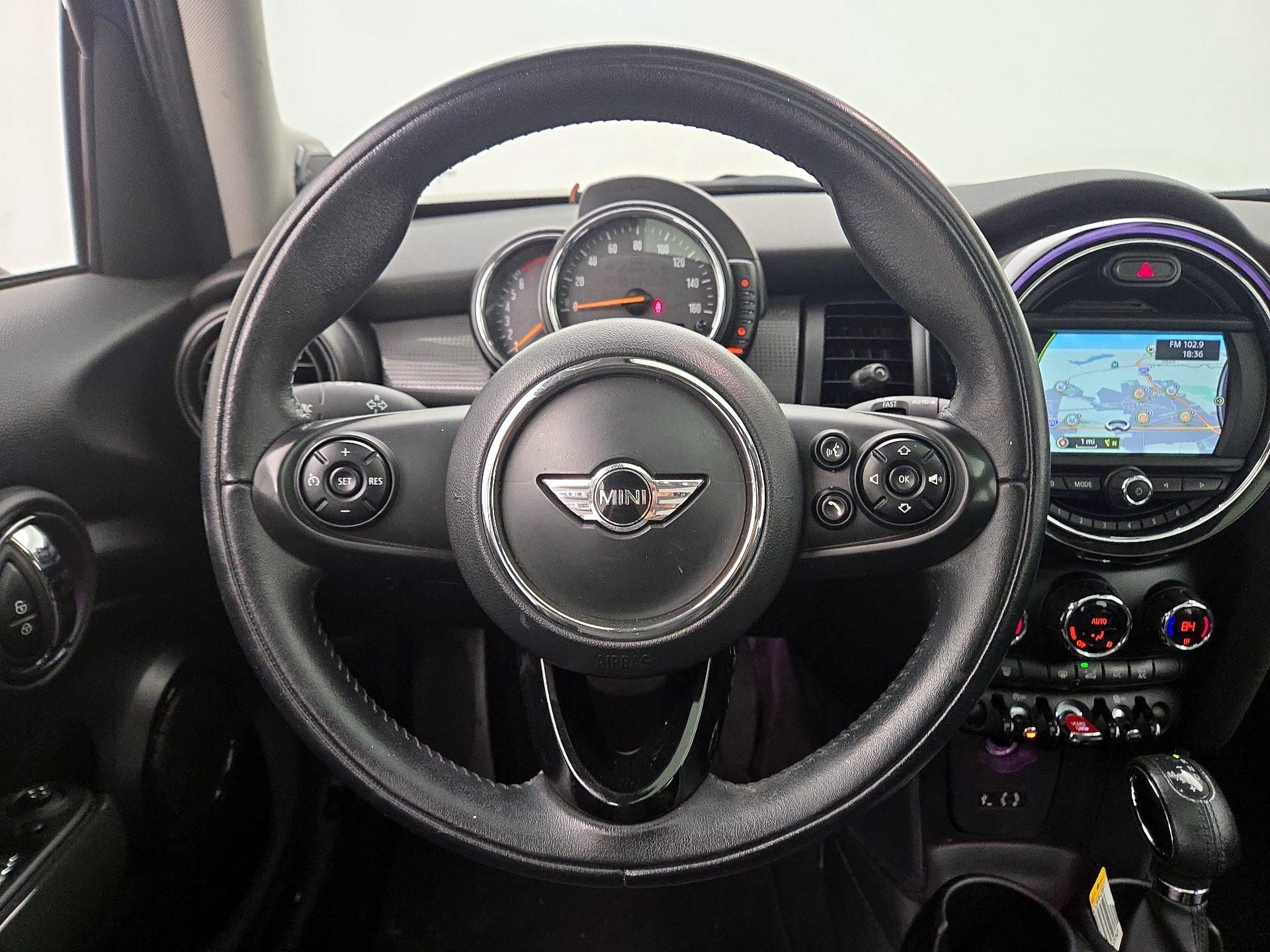 Thumbnail: 2015 MINI Cooper Hardtop - 10