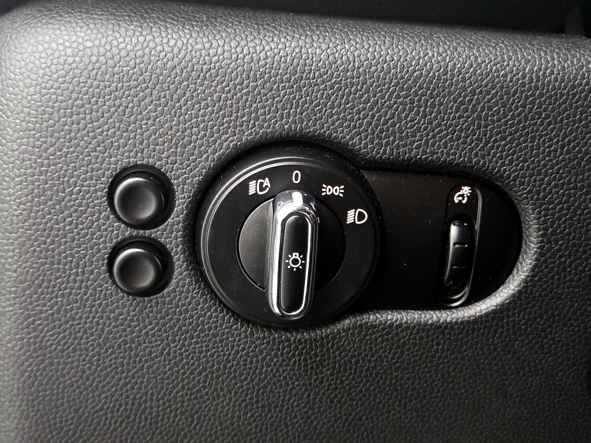 Thumbnail: 2015 MINI Cooper Hardtop - 13