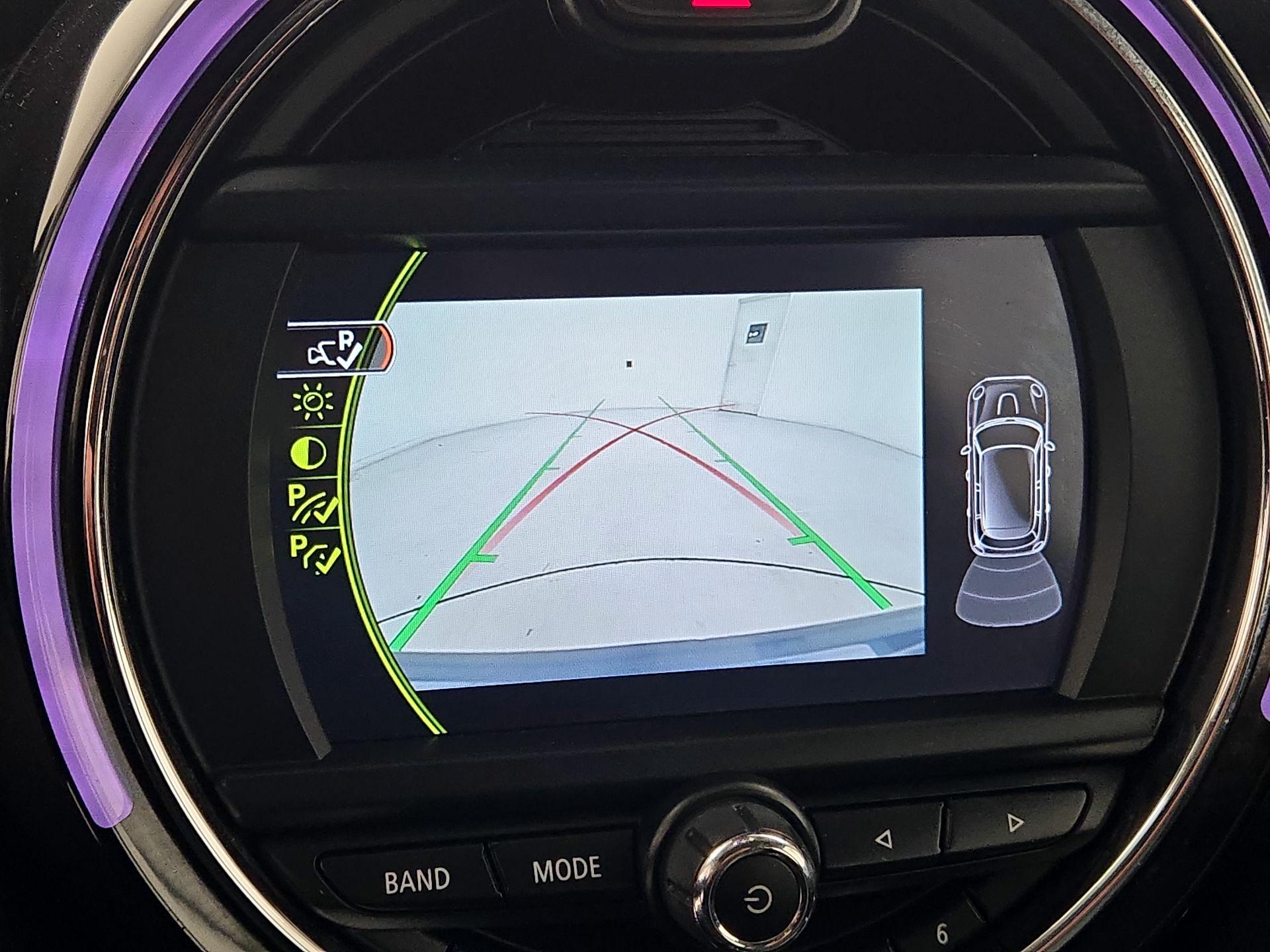 Thumbnail: 2015 MINI Cooper Hardtop - 15