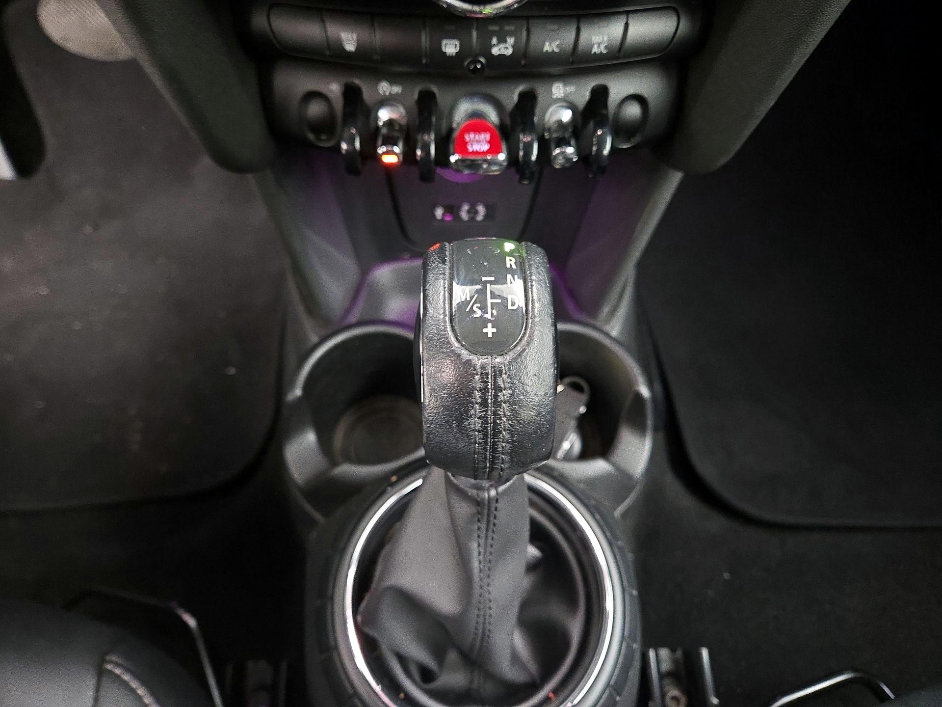 Thumbnail: 2015 MINI Cooper Hardtop - 18