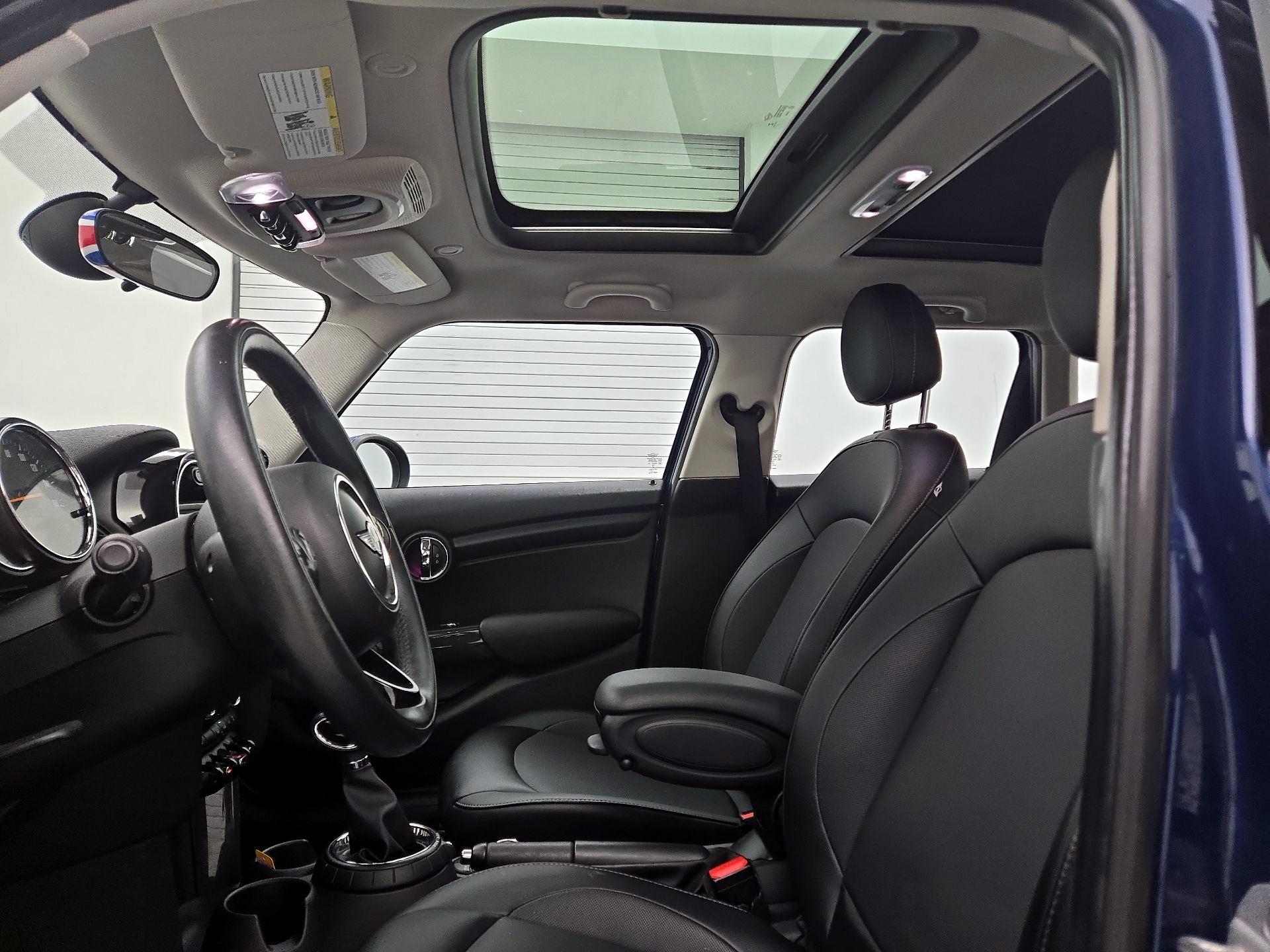 Thumbnail: 2015 MINI Cooper Hardtop - 20