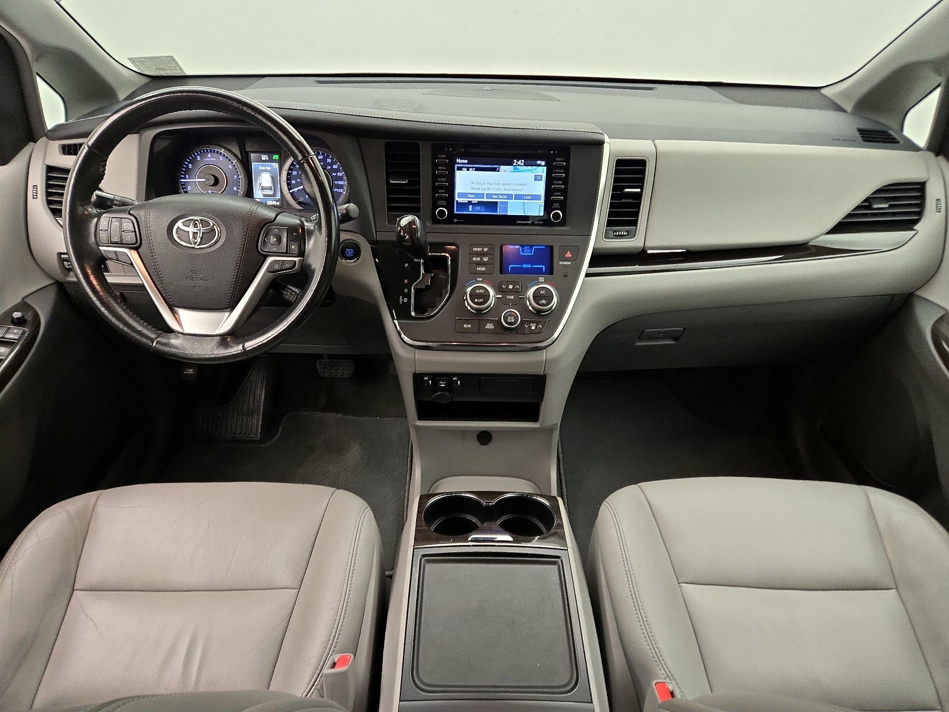 Thumbnail: 2018 Toyota Sienna - 9