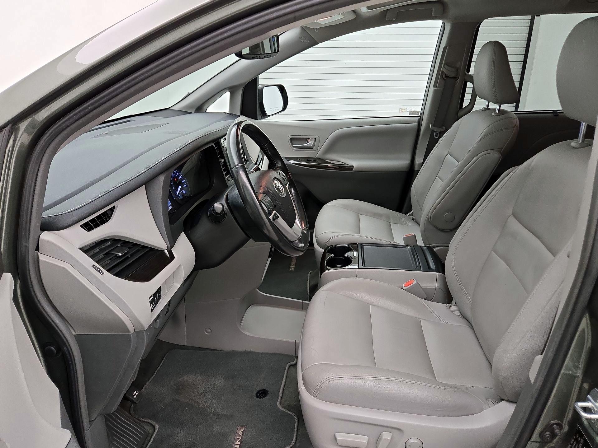 Thumbnail: 2018 Toyota Sienna - 11