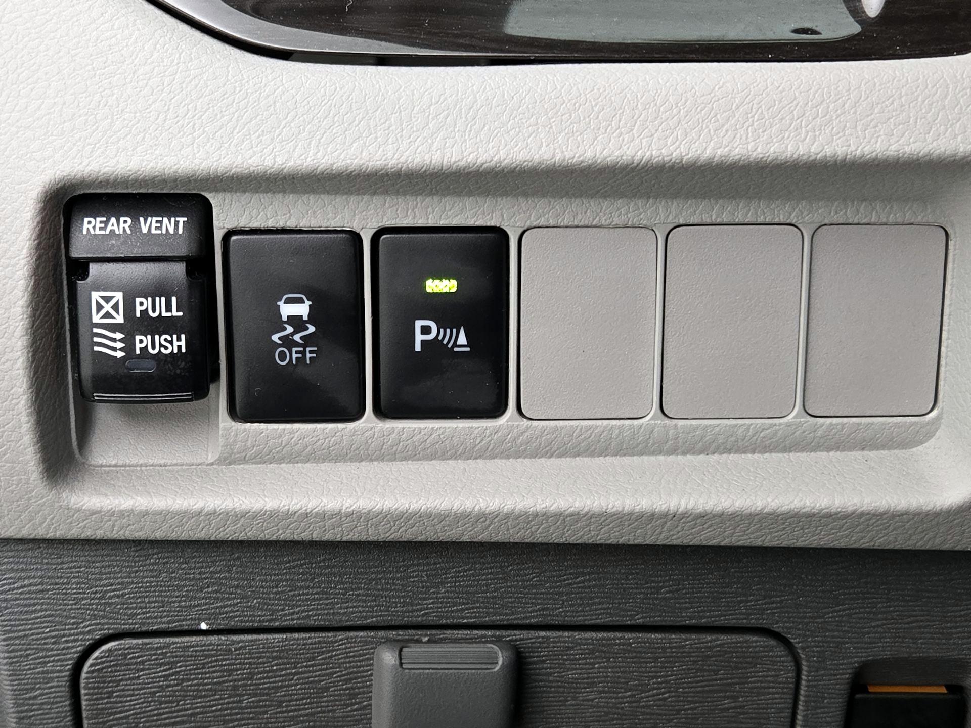 Thumbnail: 2018 Toyota Sienna - 13