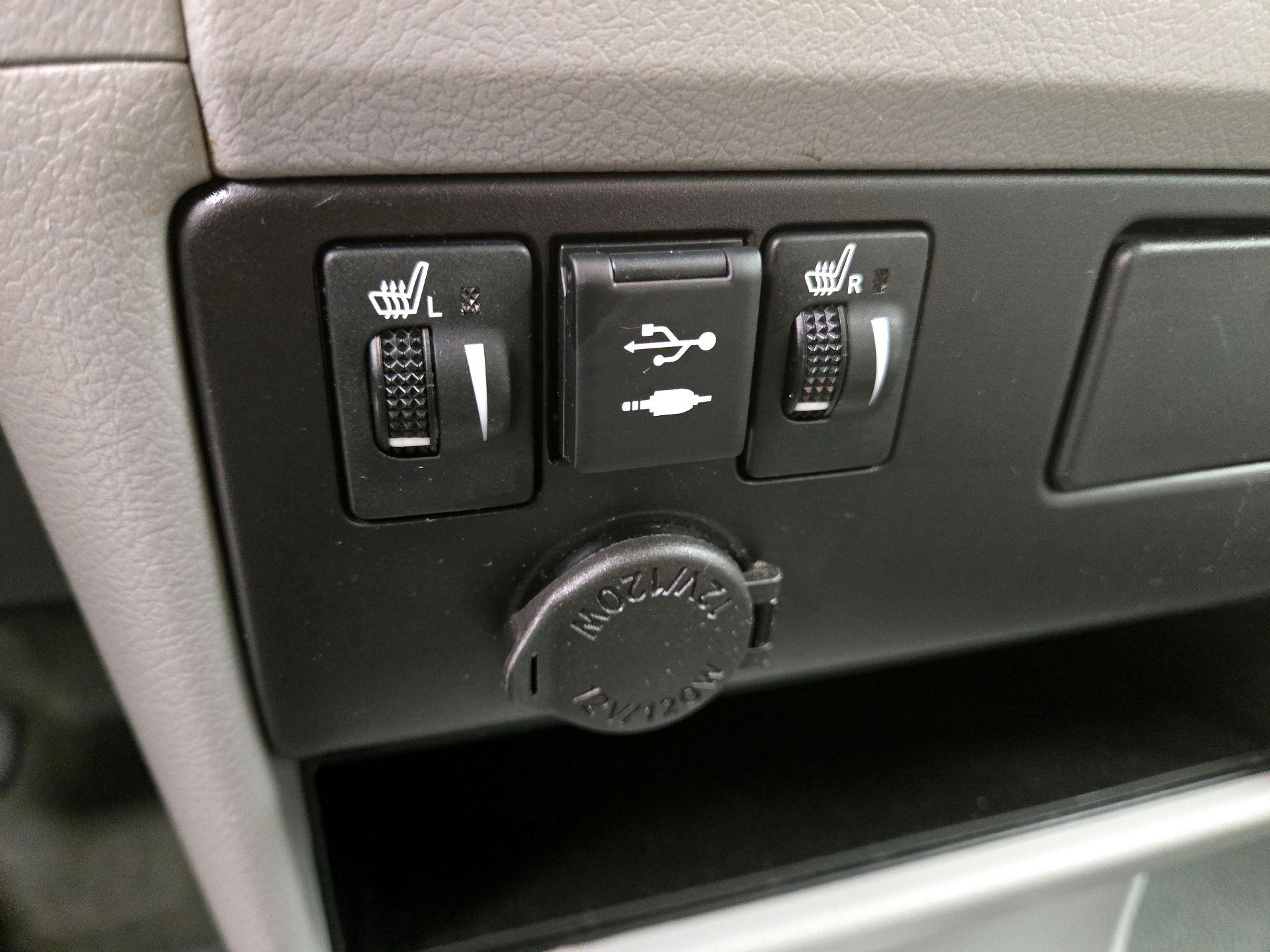 Thumbnail: 2018 Toyota Sienna - 18