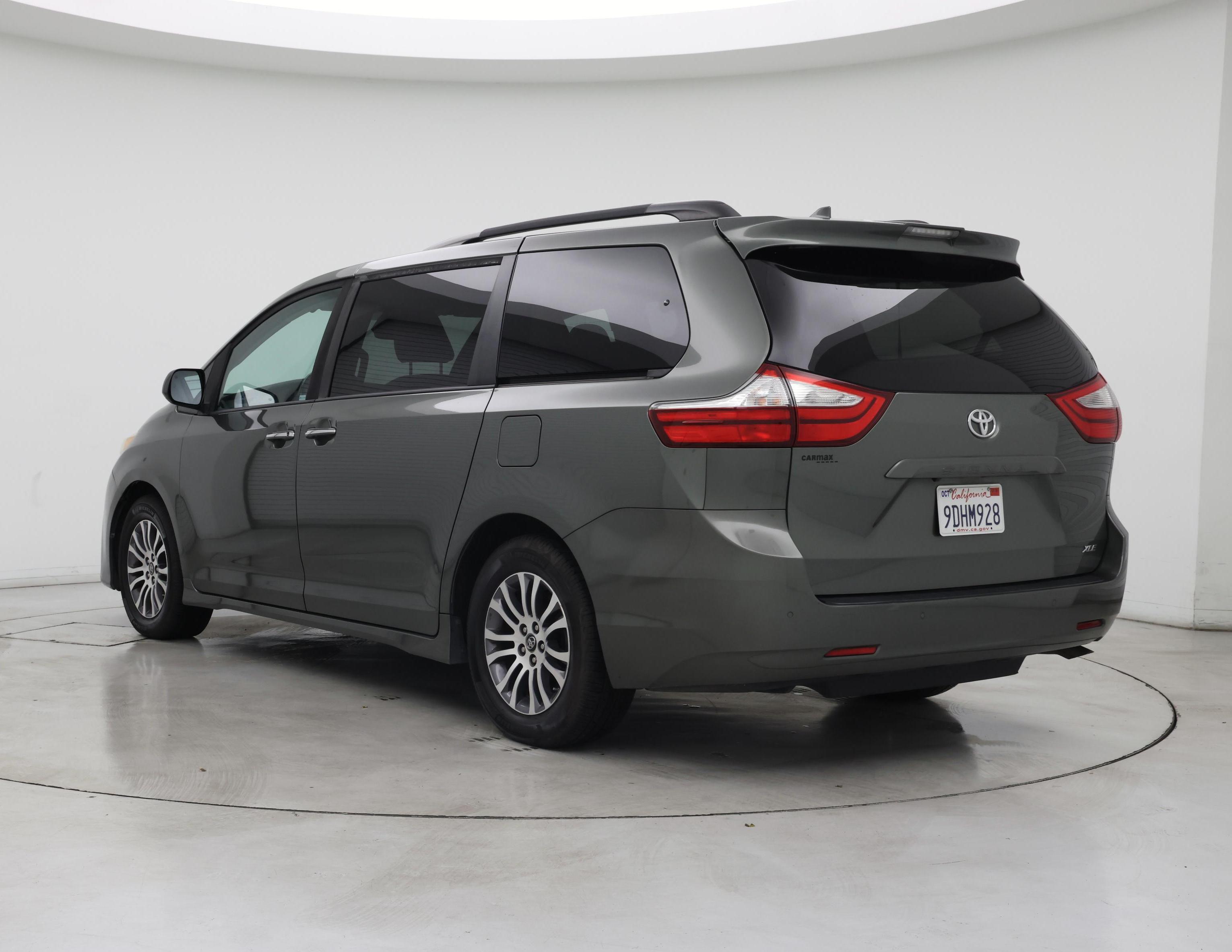 Thumbnail: 2018 Toyota Sienna - 2