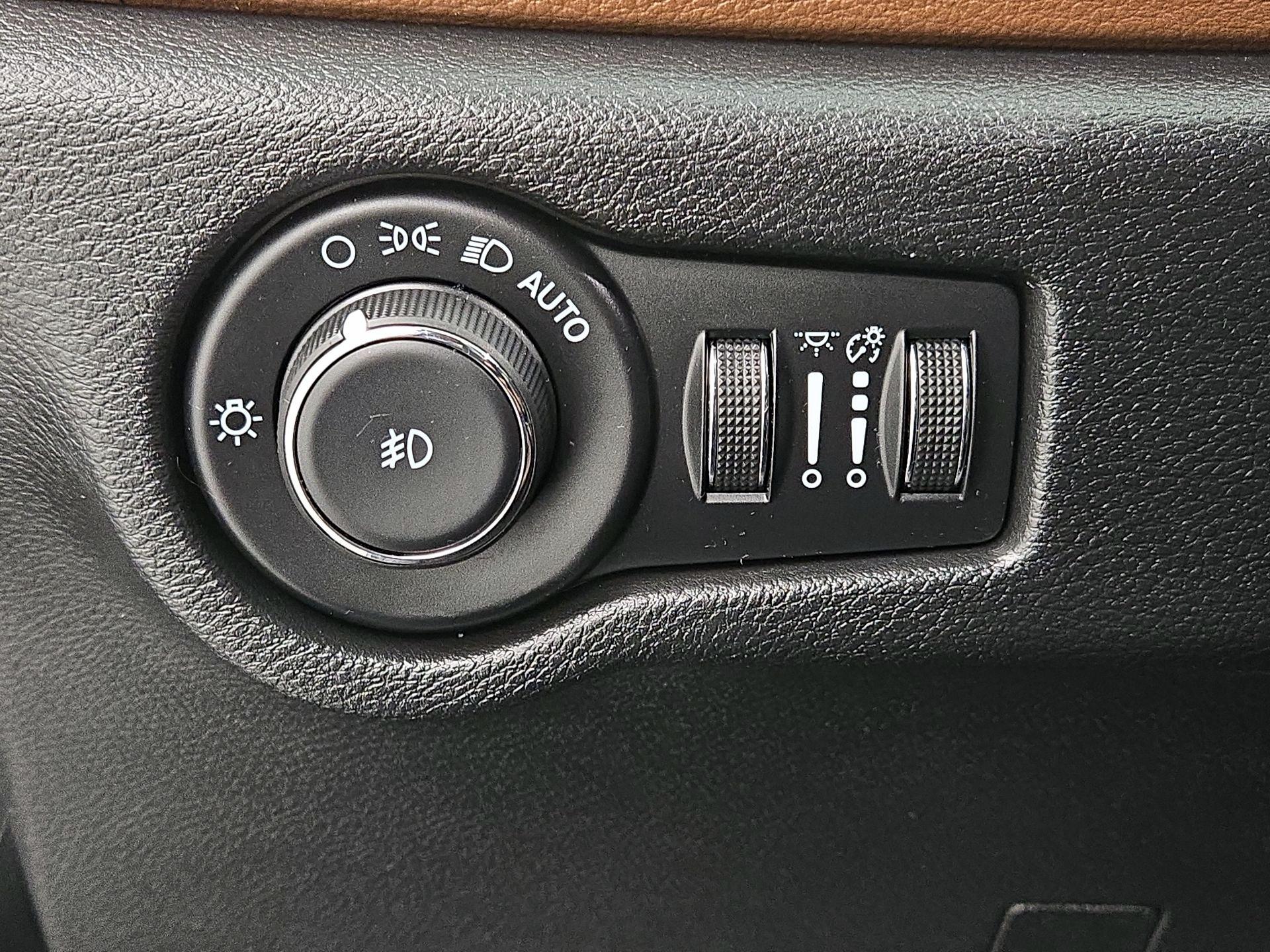 Thumbnail: 2021 Chrysler Pacifica - 13