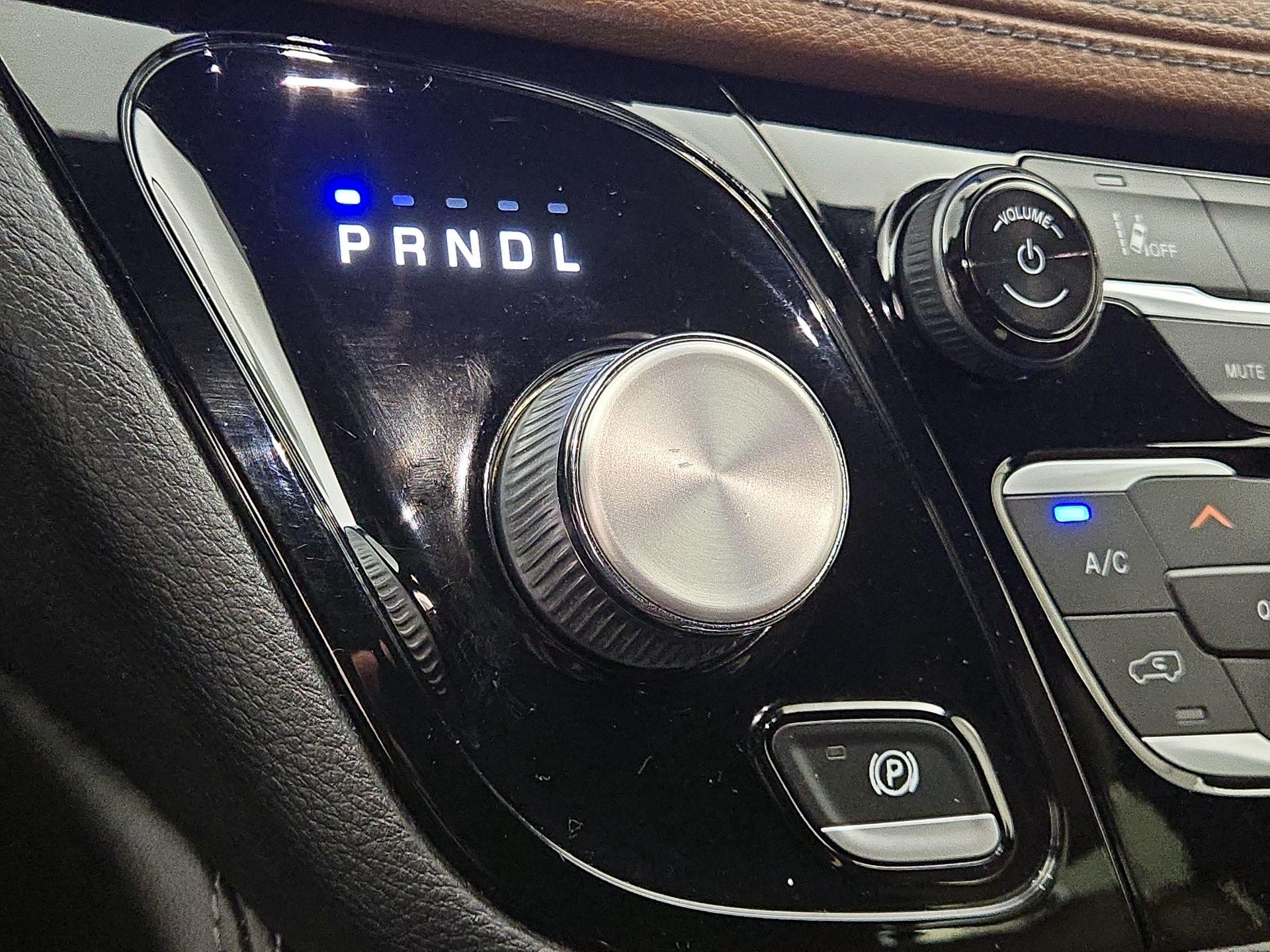 Thumbnail: 2021 Chrysler Pacifica - 18