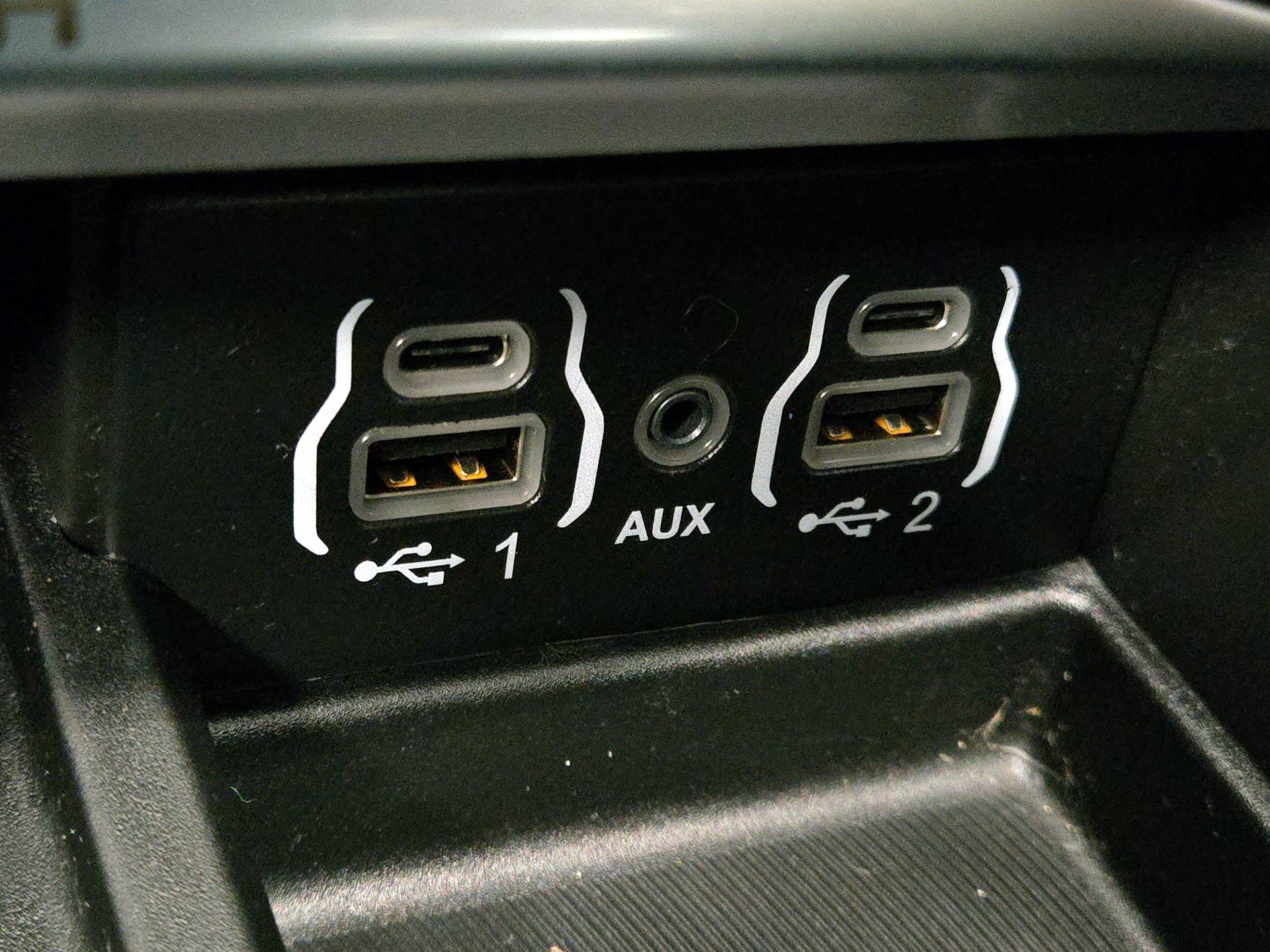 Thumbnail: 2021 Chrysler Pacifica - 19