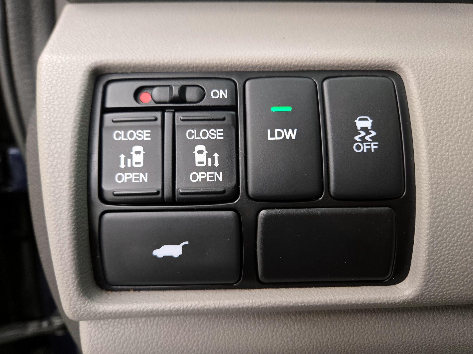 Thumbnail: 2016 Honda Odyssey - 13