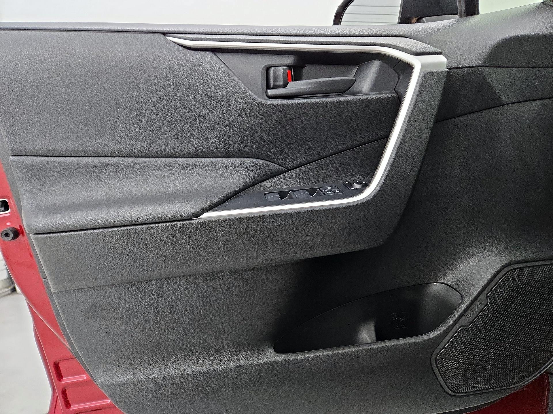 Thumbnail: 2020 Toyota RAV4 - 12