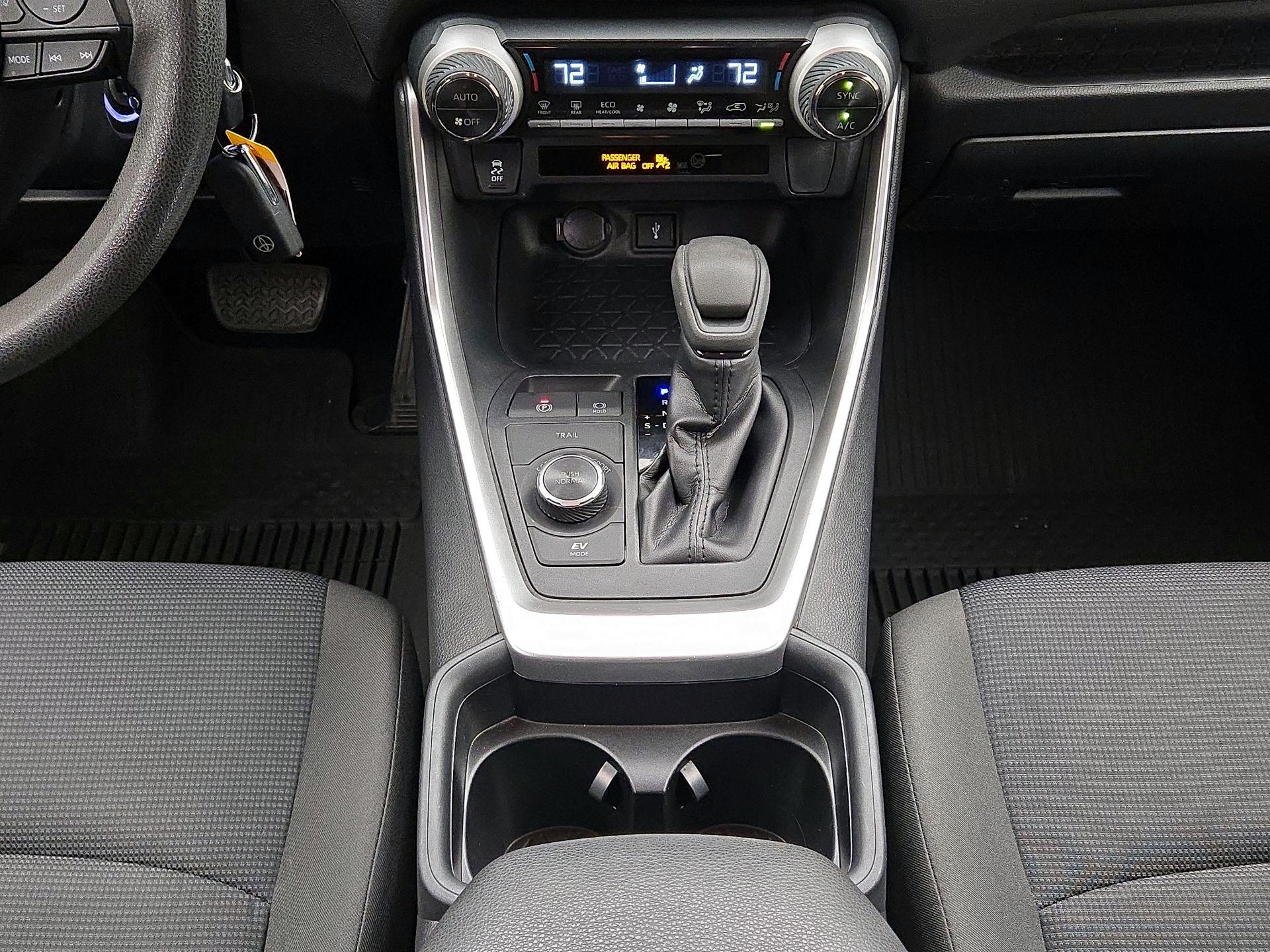 Thumbnail: 2020 Toyota RAV4 - 17